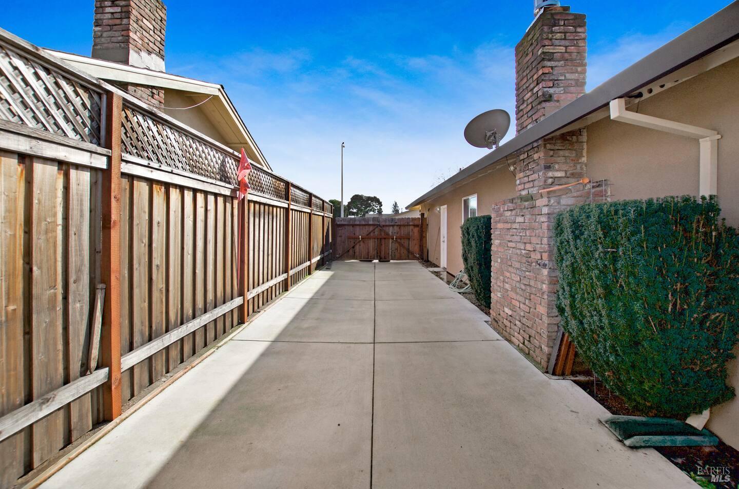 1721 Jennings Avenue