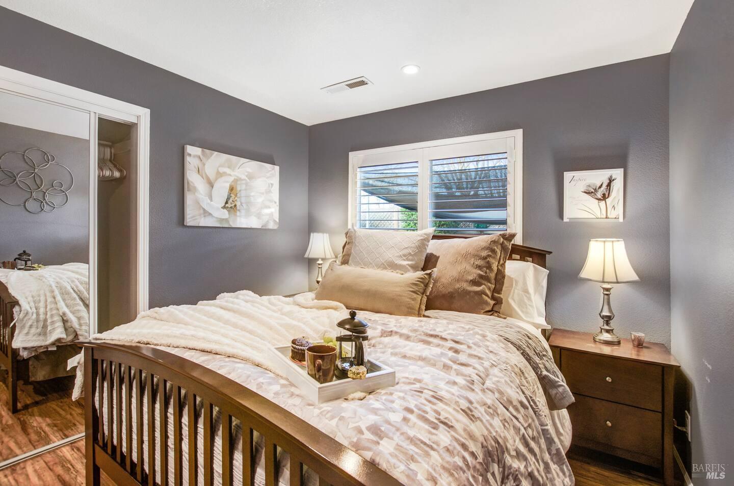 1721 Jennings Avenue