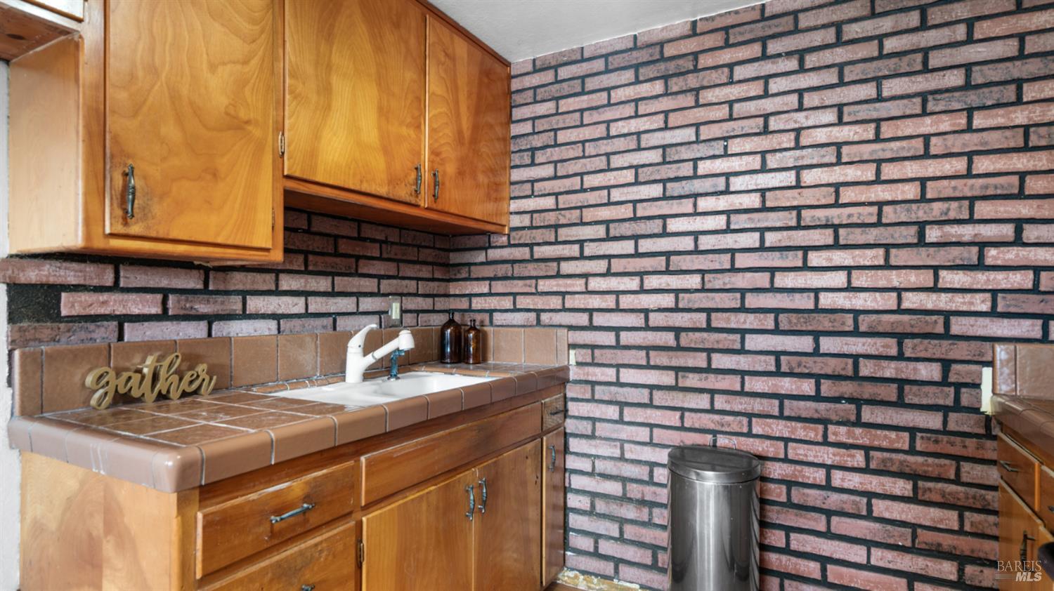 417 W 8th Street