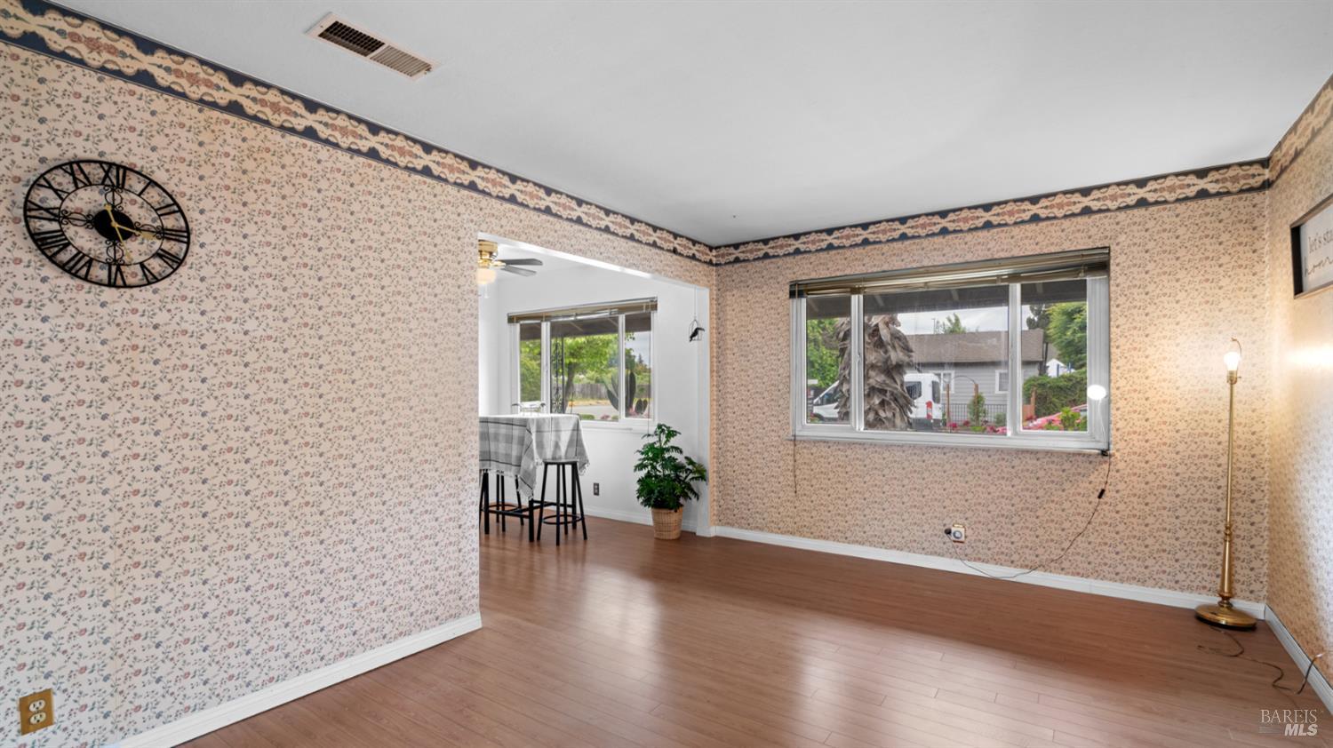 417 W 8th Street
