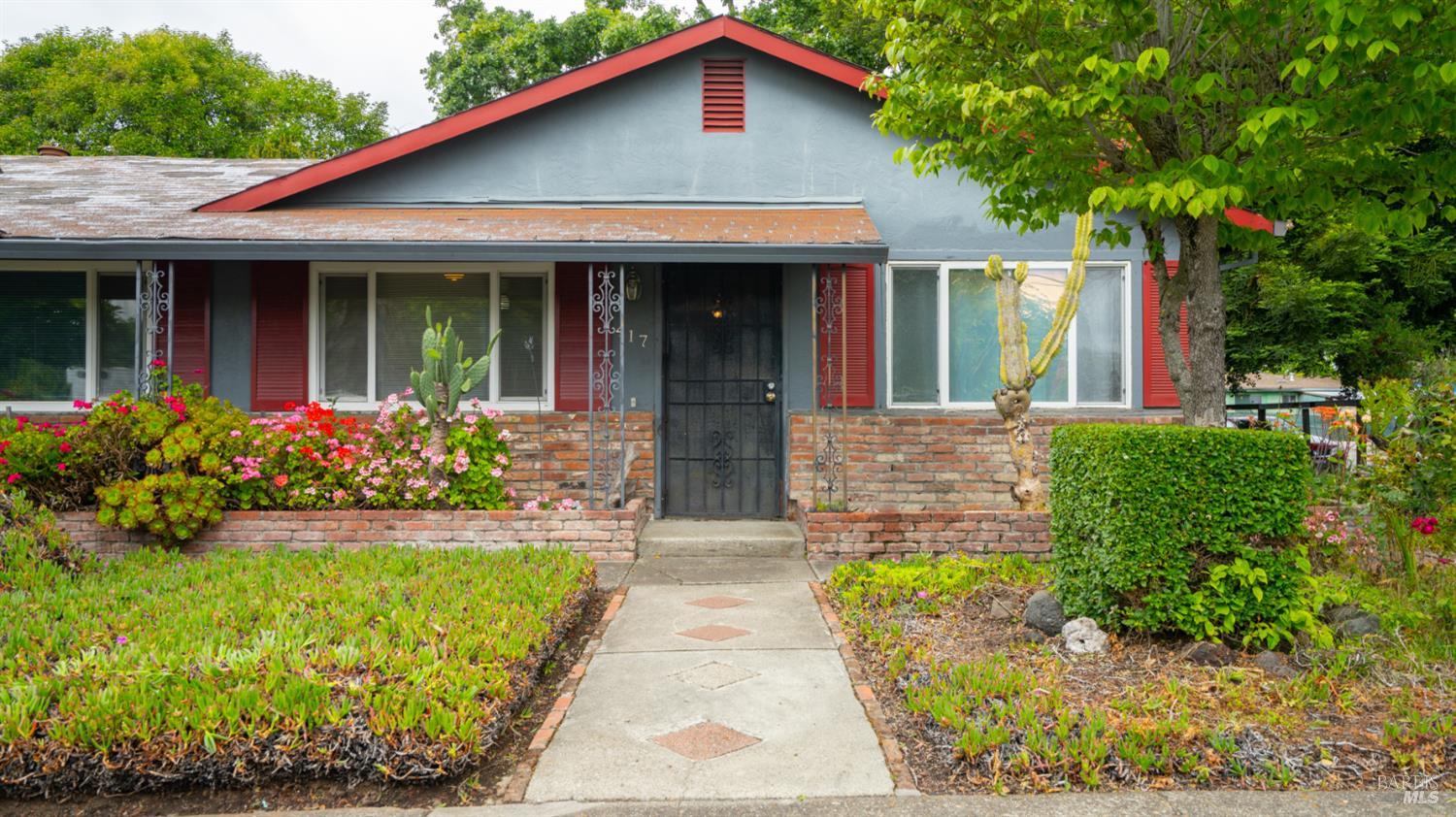 417 W 8th Street