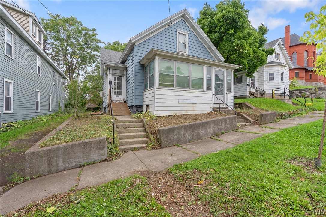 155 Sherwood Avenue