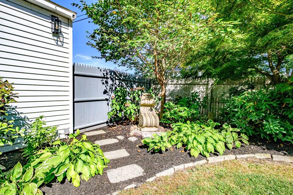 54 Hodgins Street