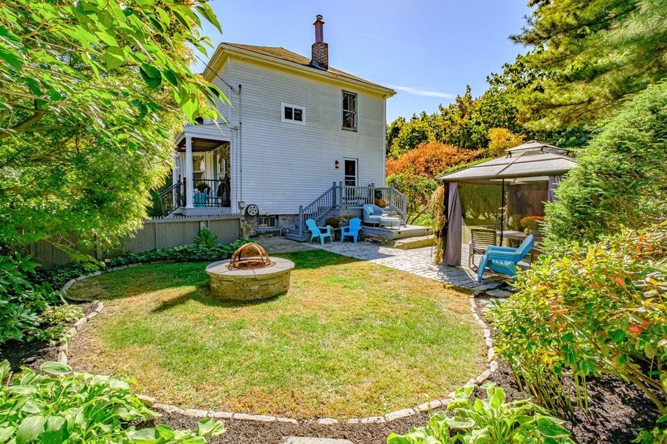 54 Hodgins Street