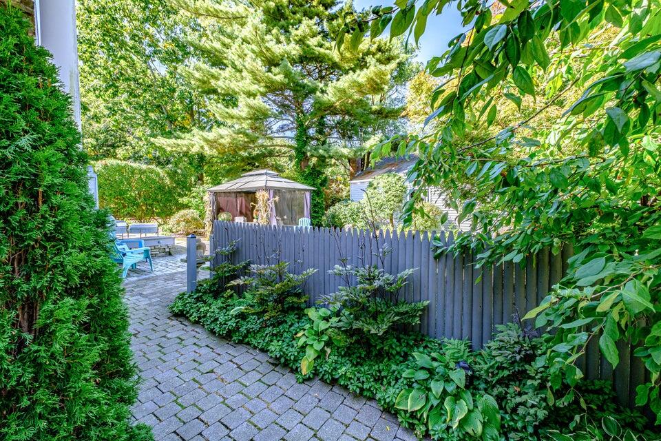 54 Hodgins Street