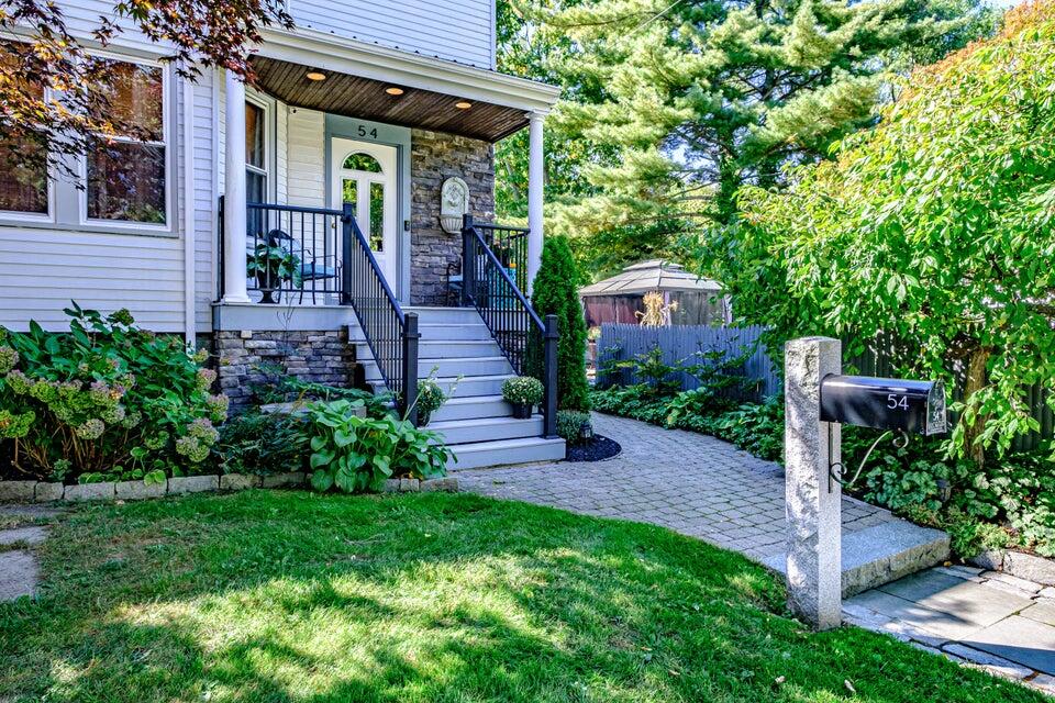 54 Hodgins Street