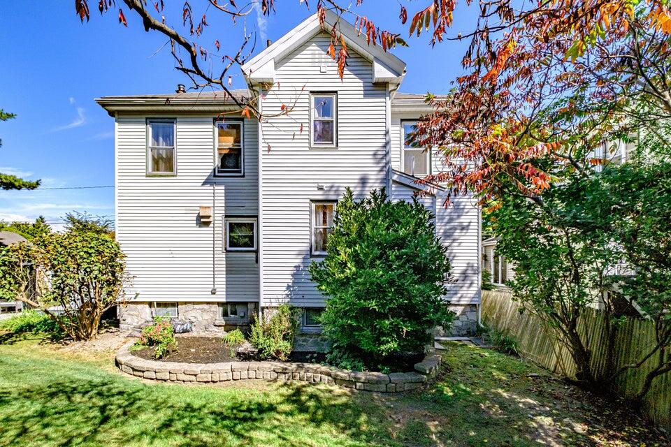 54 Hodgins Street