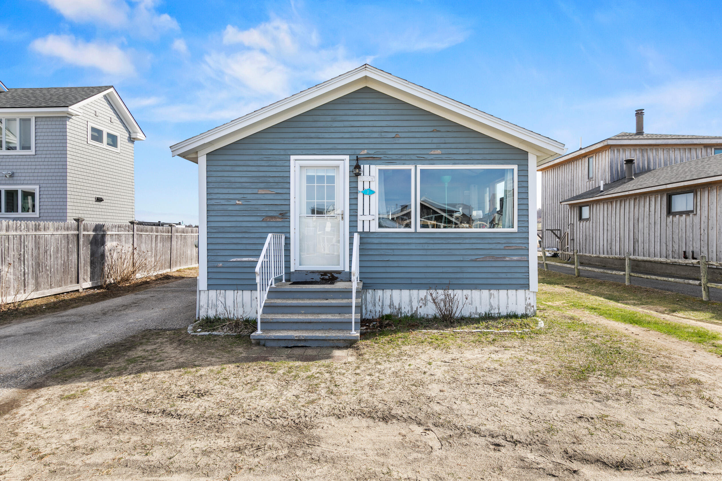 7 White Sands Lane
