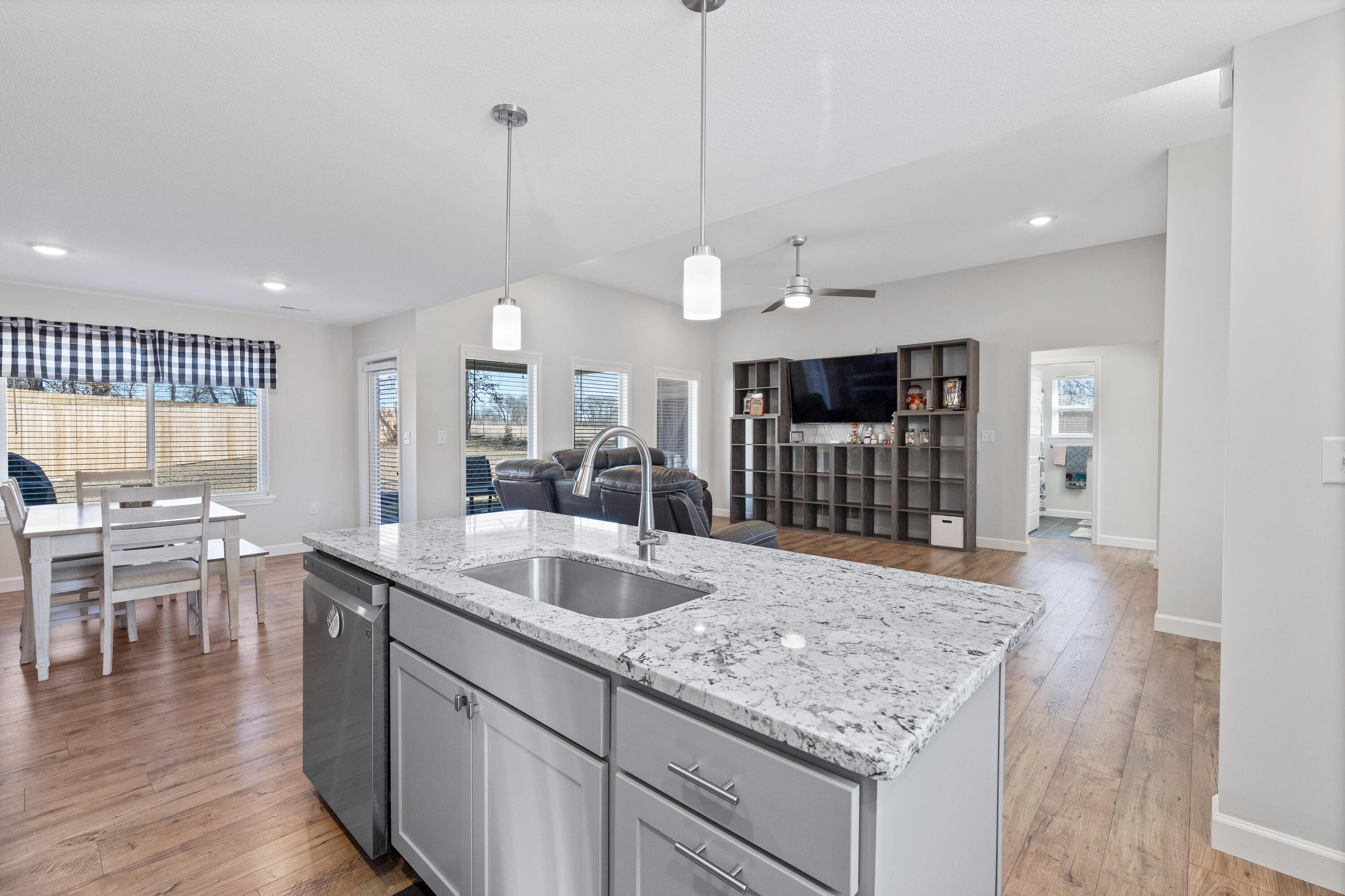 14810 LARRY LN