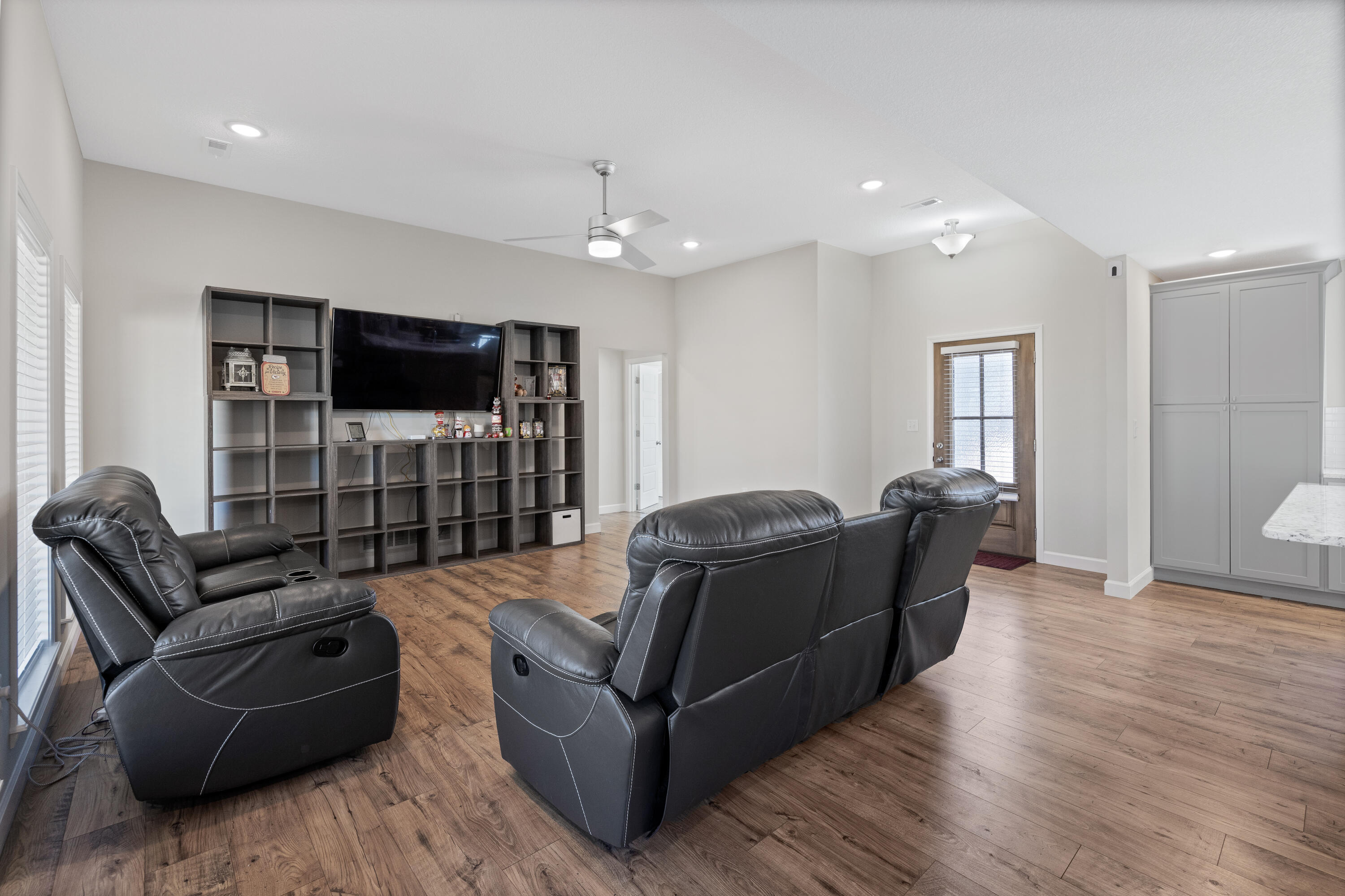 14810 LARRY LN