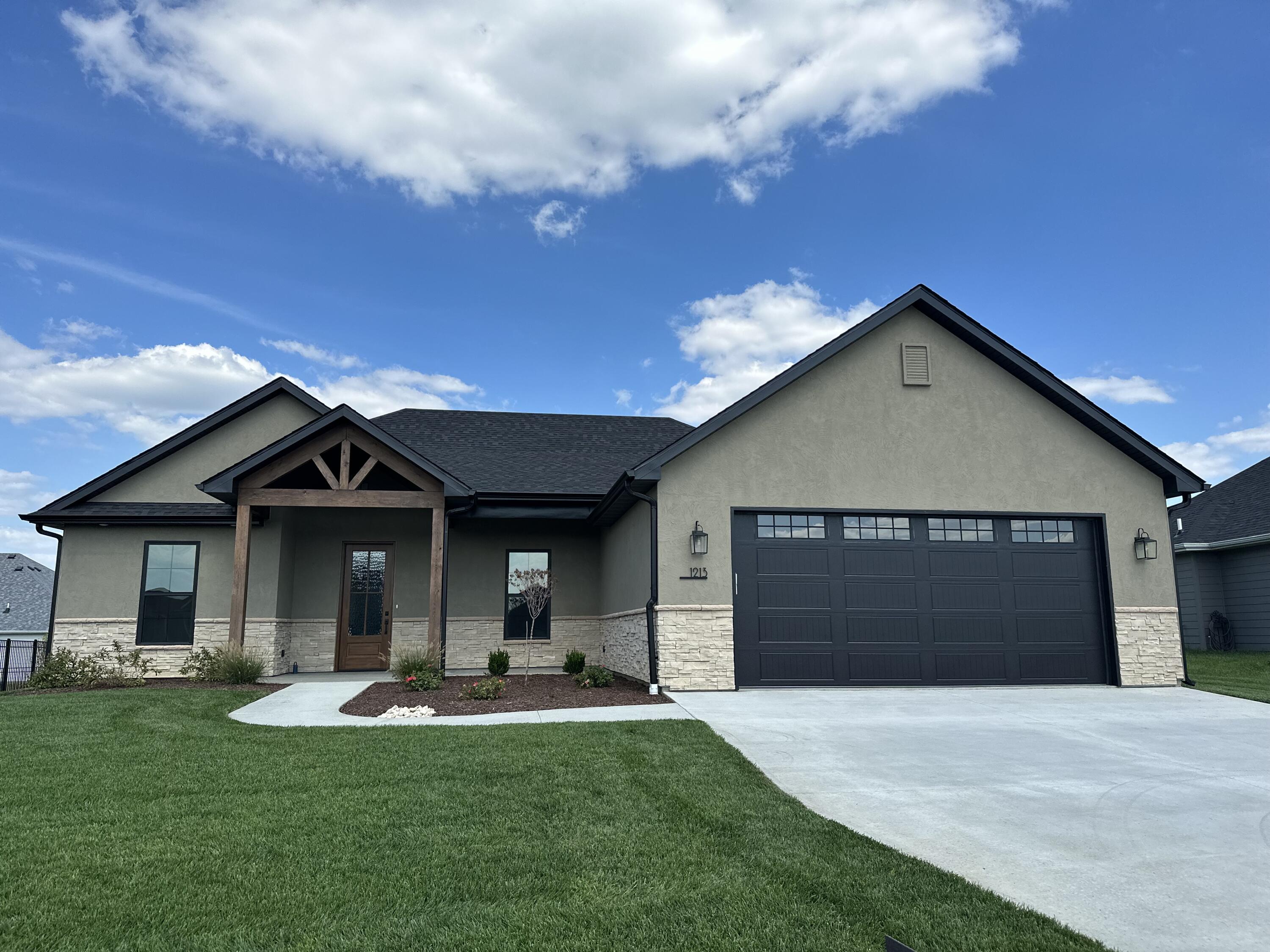 1213 SHORE ACRES LOOP