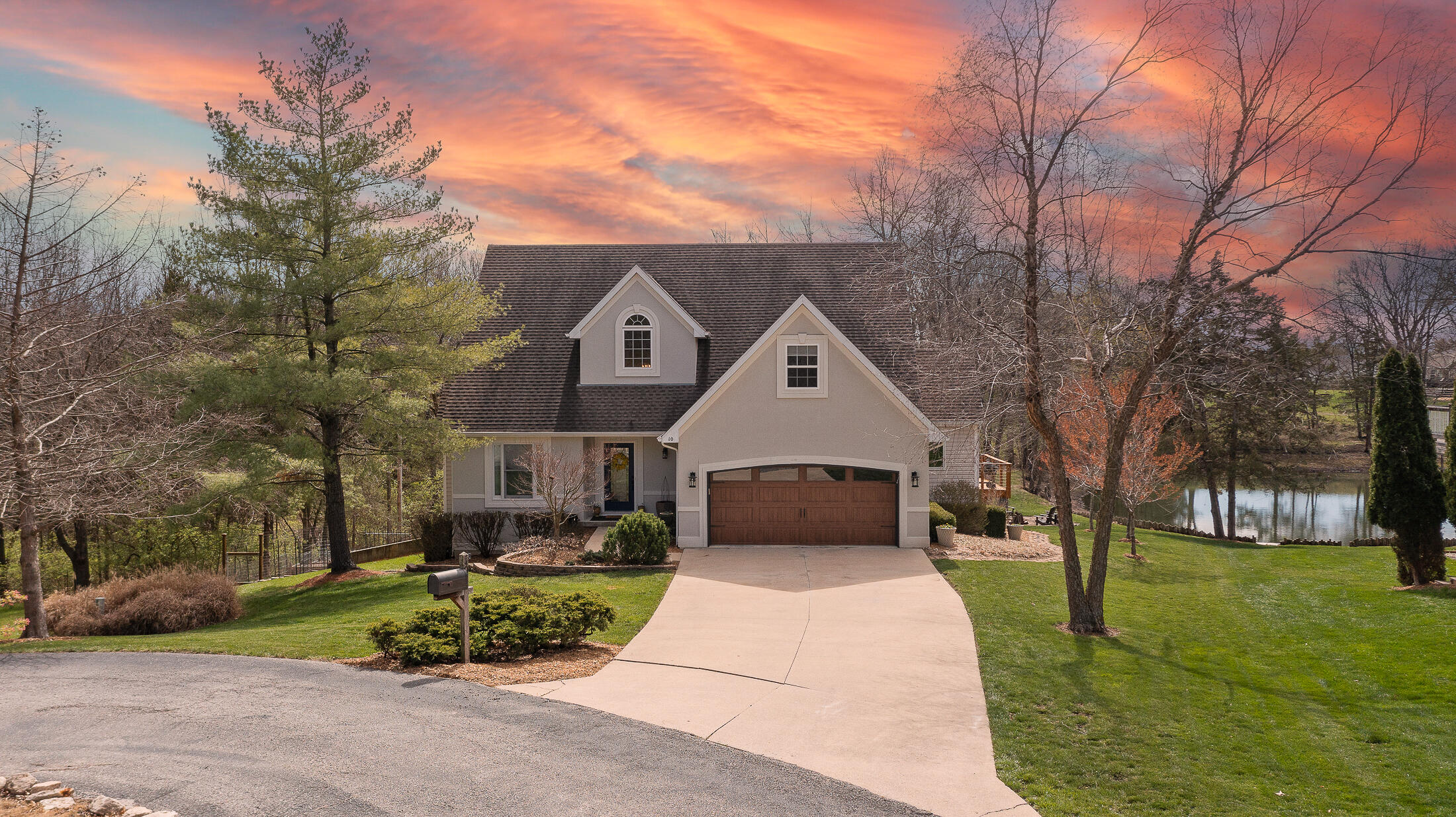 10 EUBANK CT