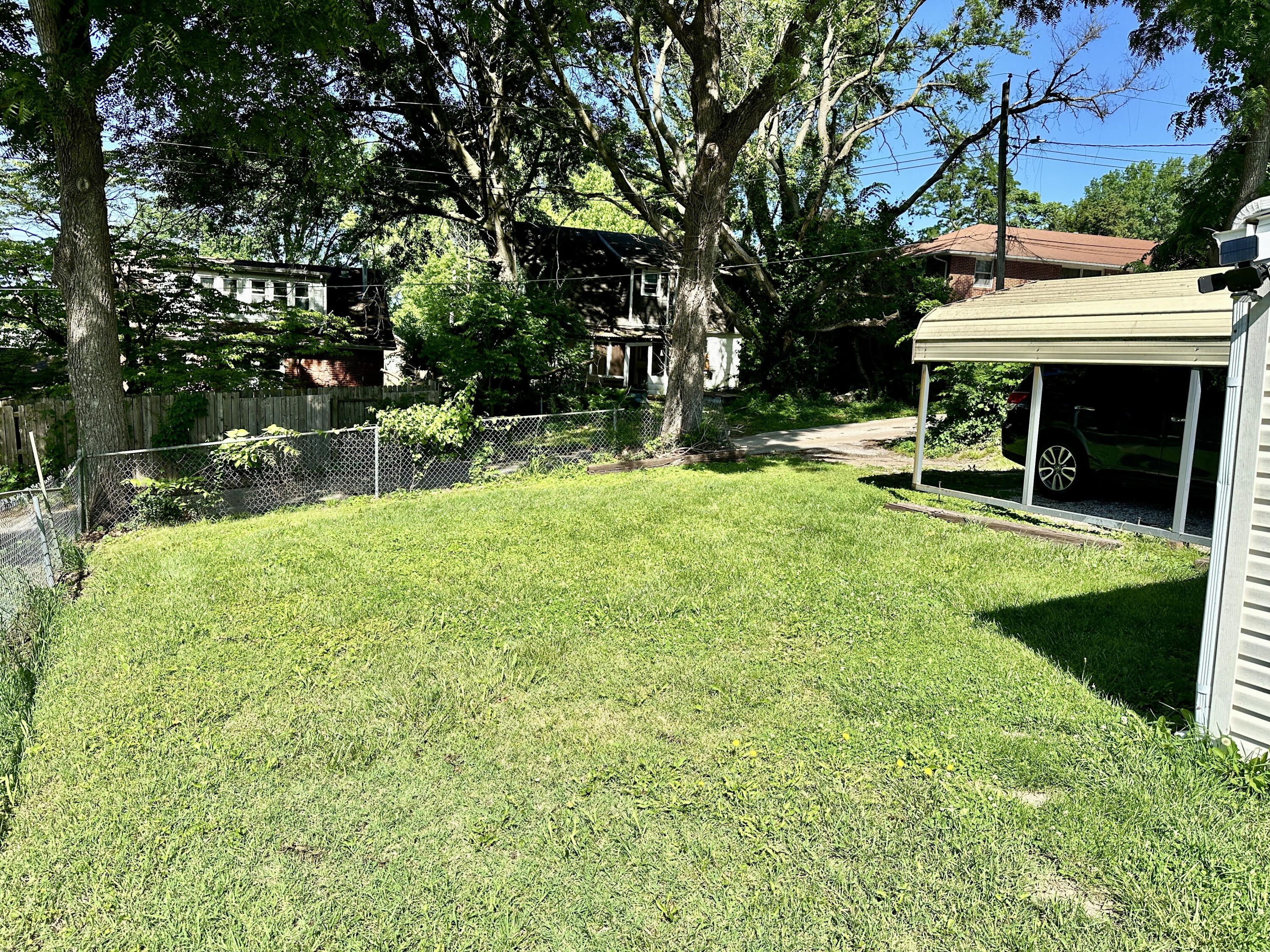909 SHAMROCK AVE