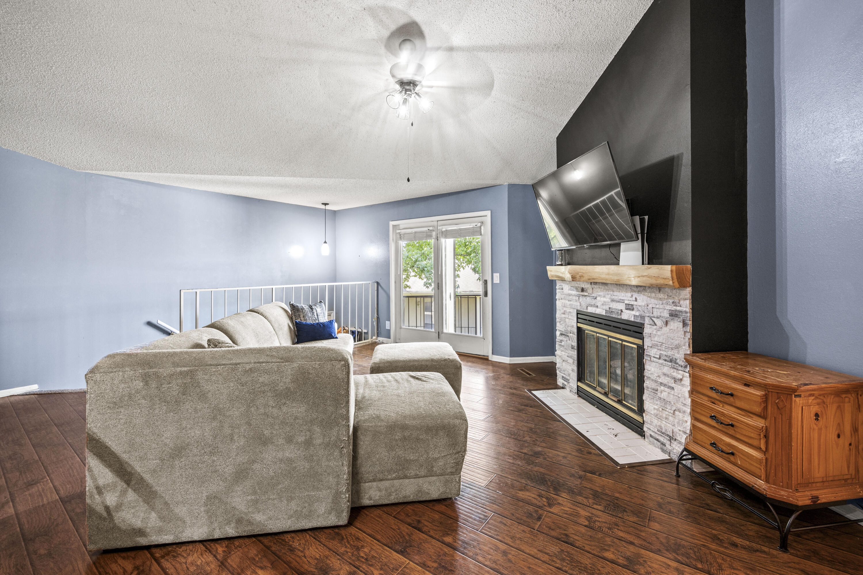 2208 PARK DEVILLE PL
