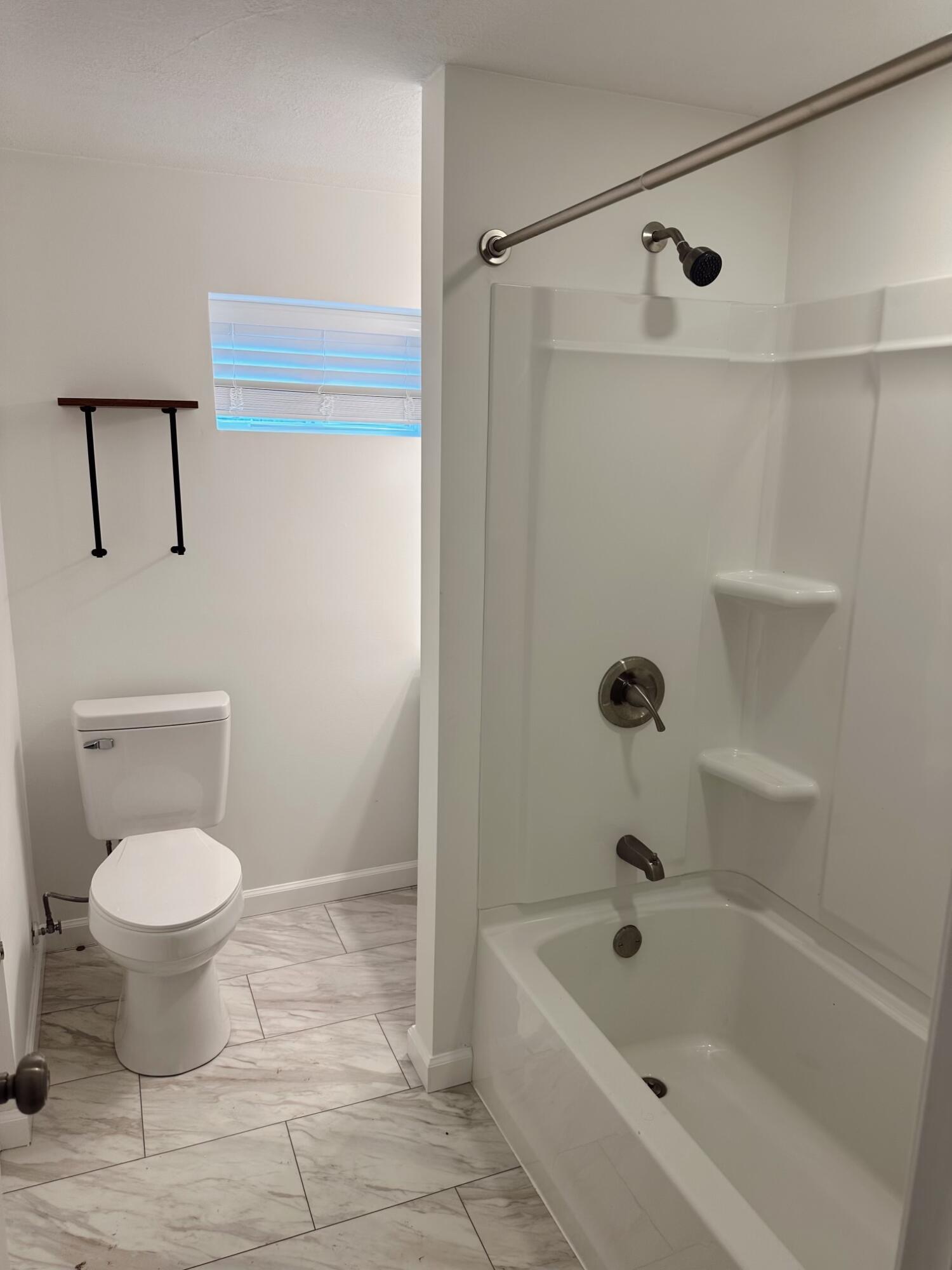 2810 FLORA DR