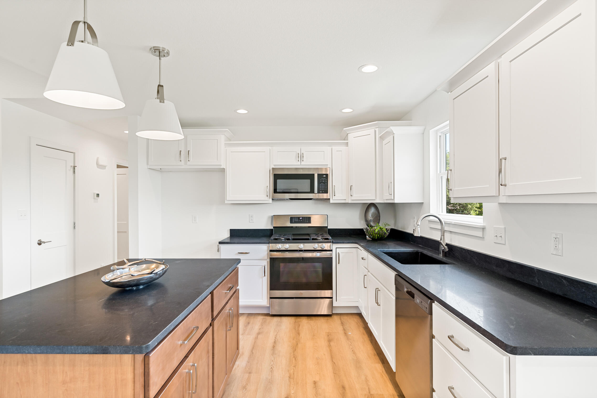 5916 HUNTINGTON CT
