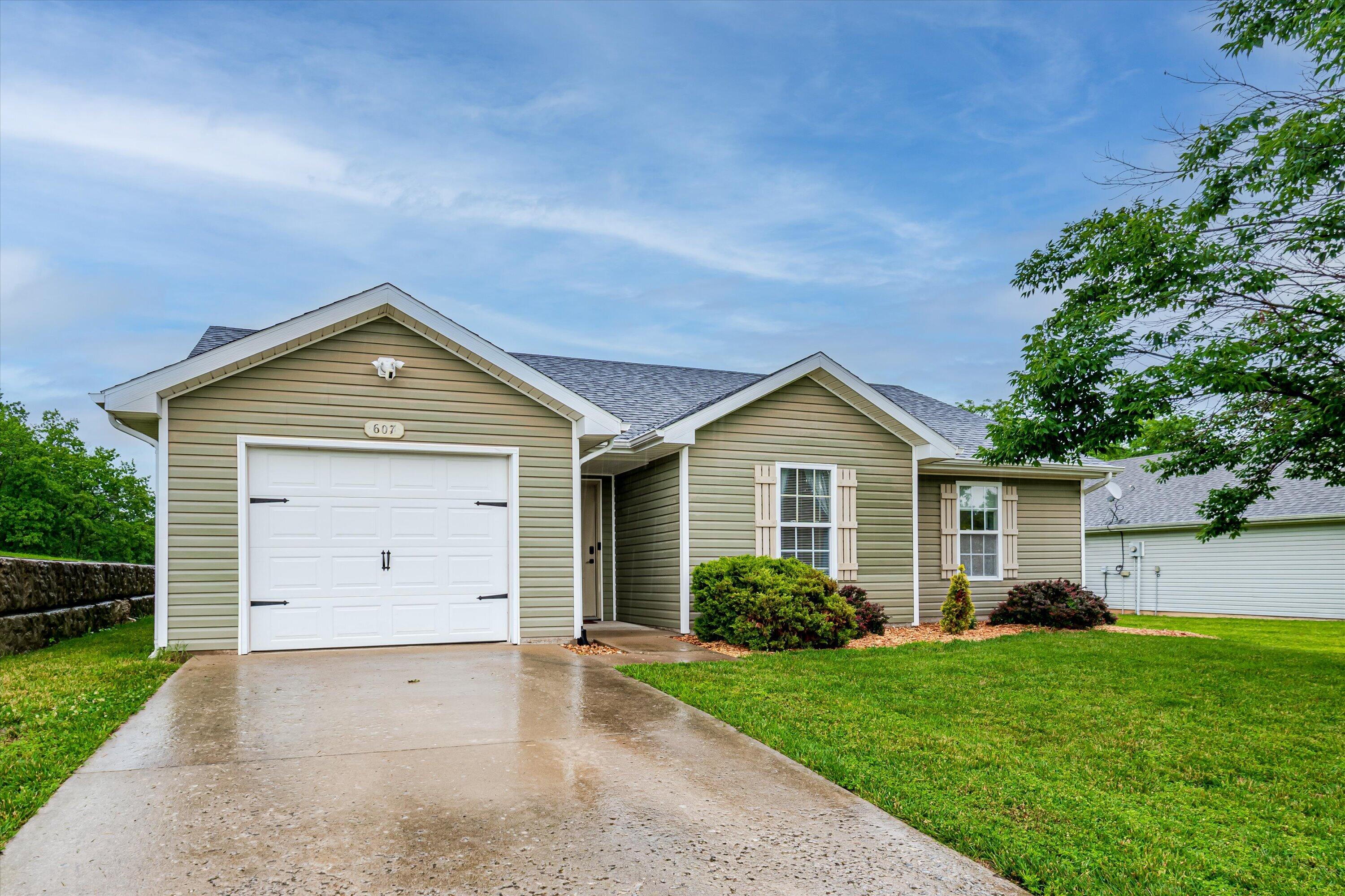 607 BEAR VALLEY CT