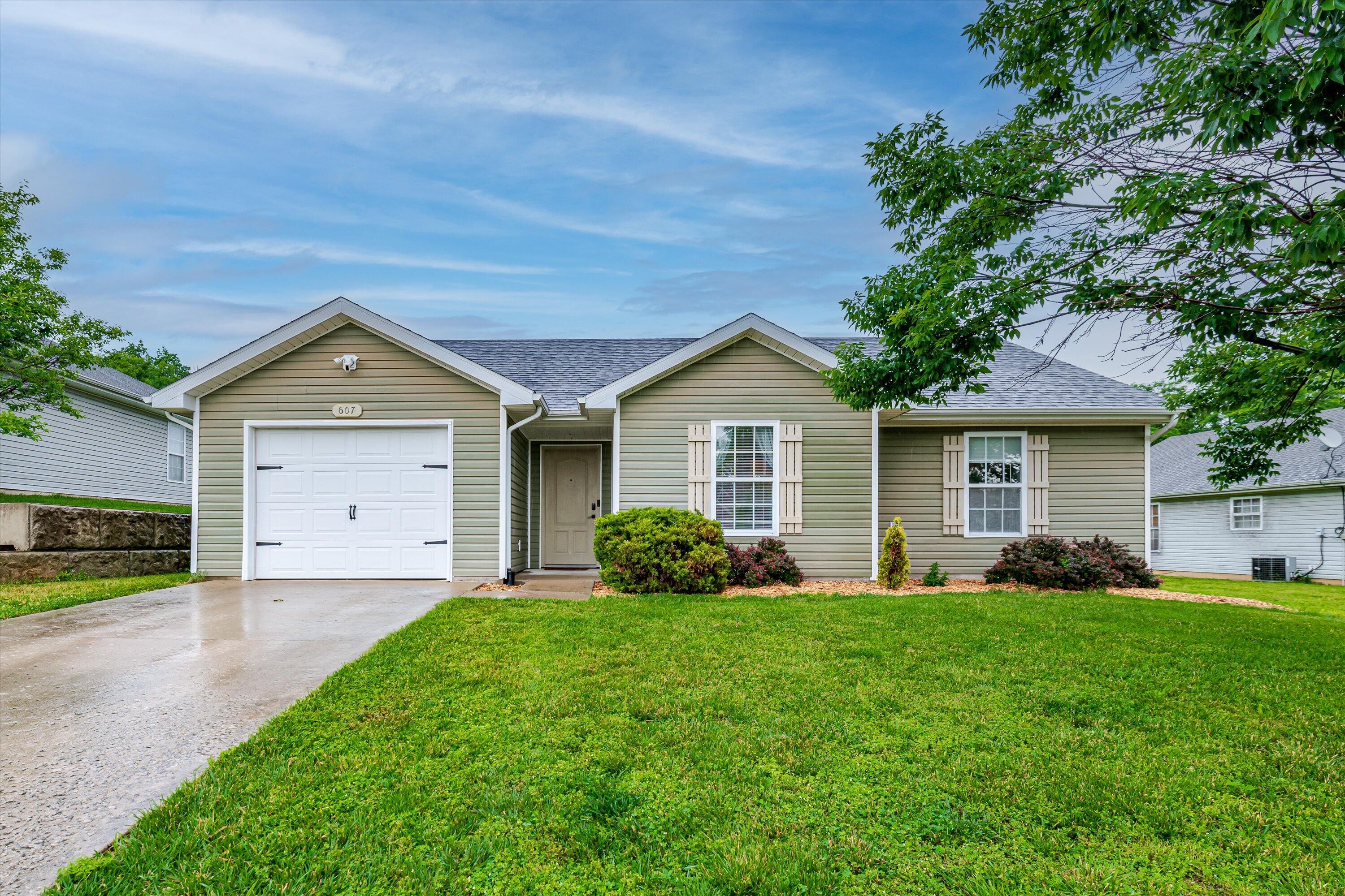 607 BEAR VALLEY CT