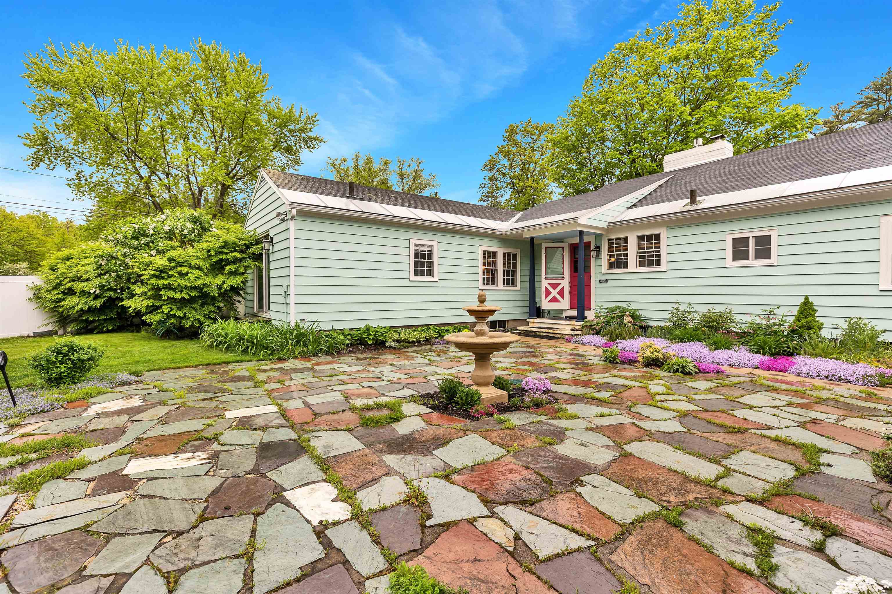 48 Edgewood Avenue