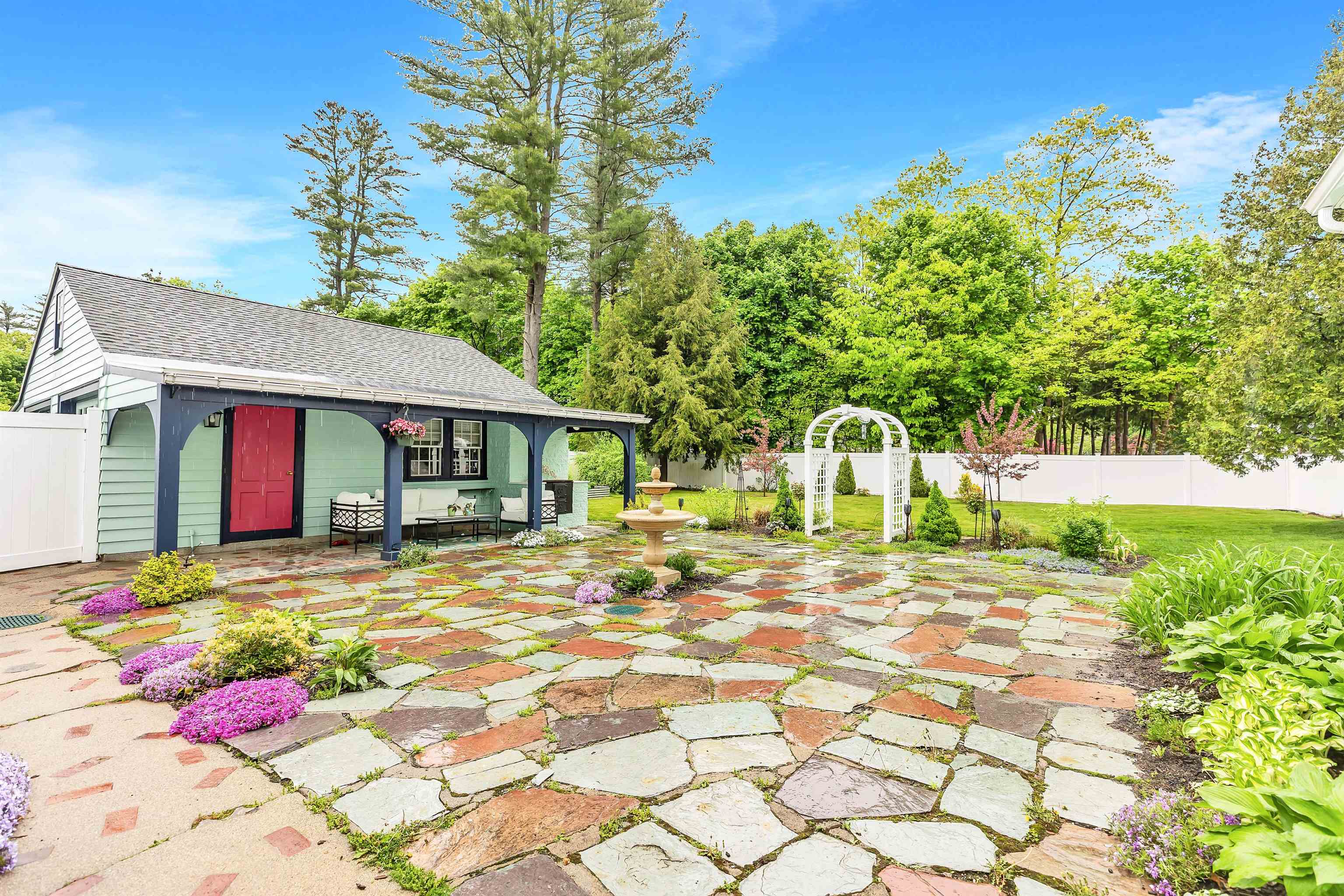 48 Edgewood Avenue
