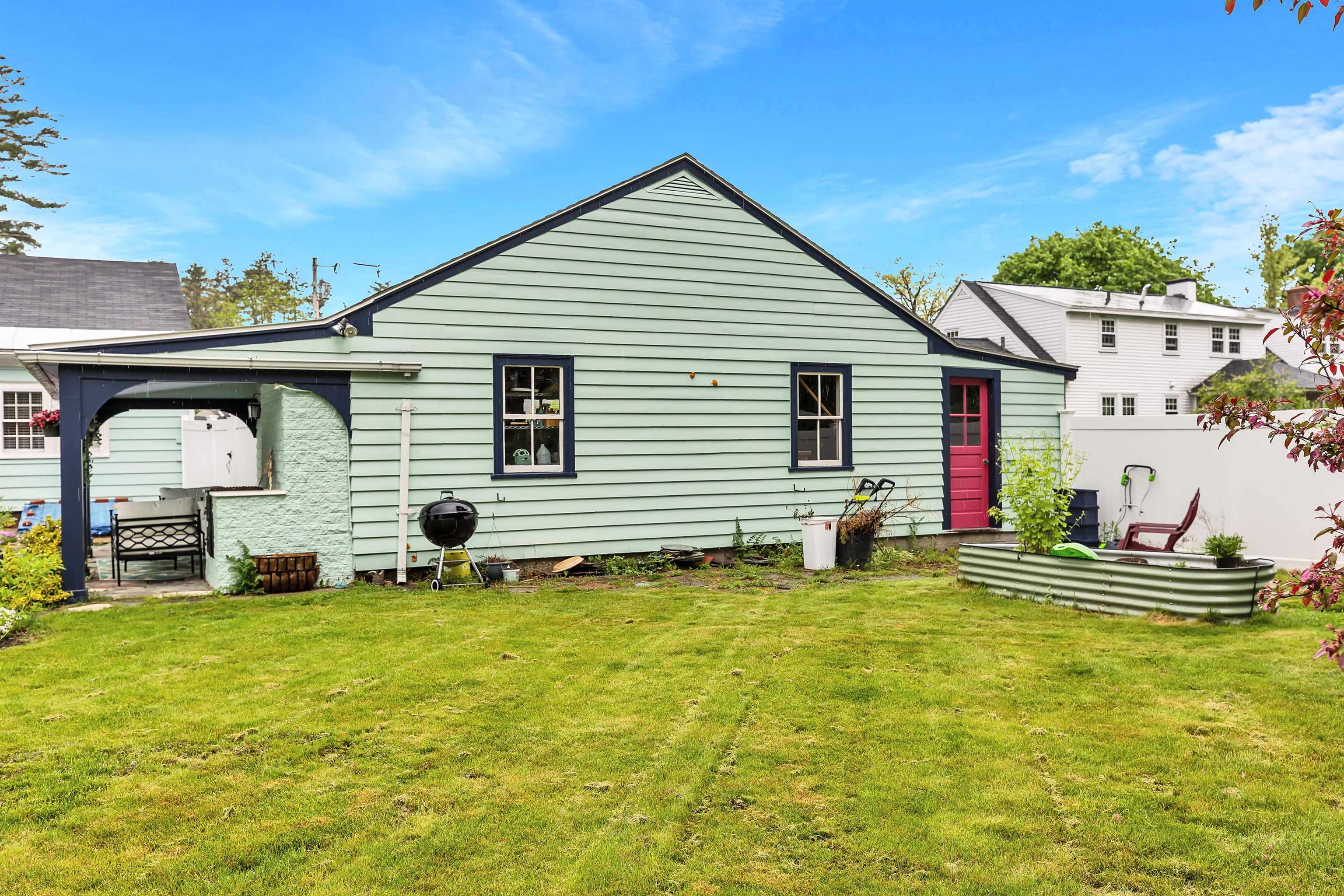 48 Edgewood Avenue