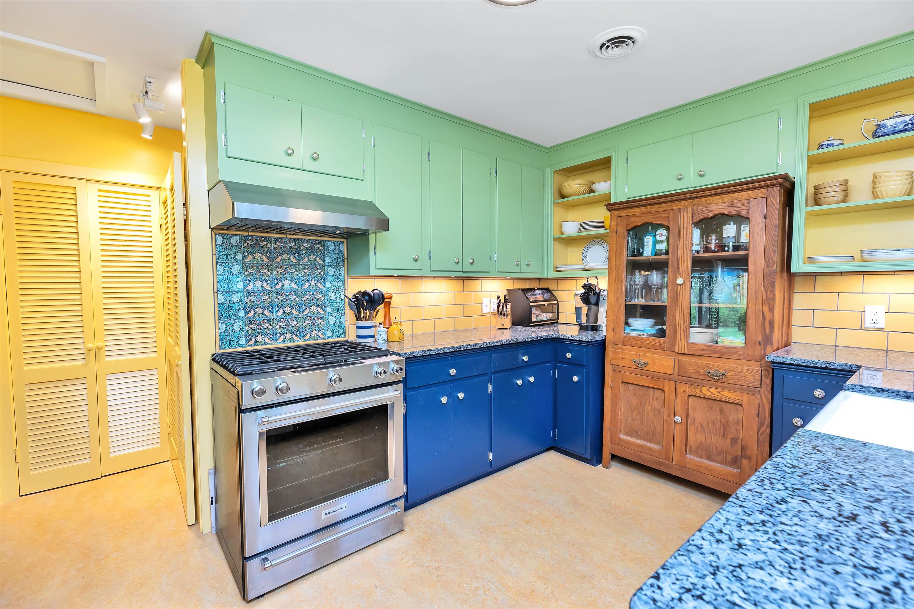 48 Edgewood Avenue