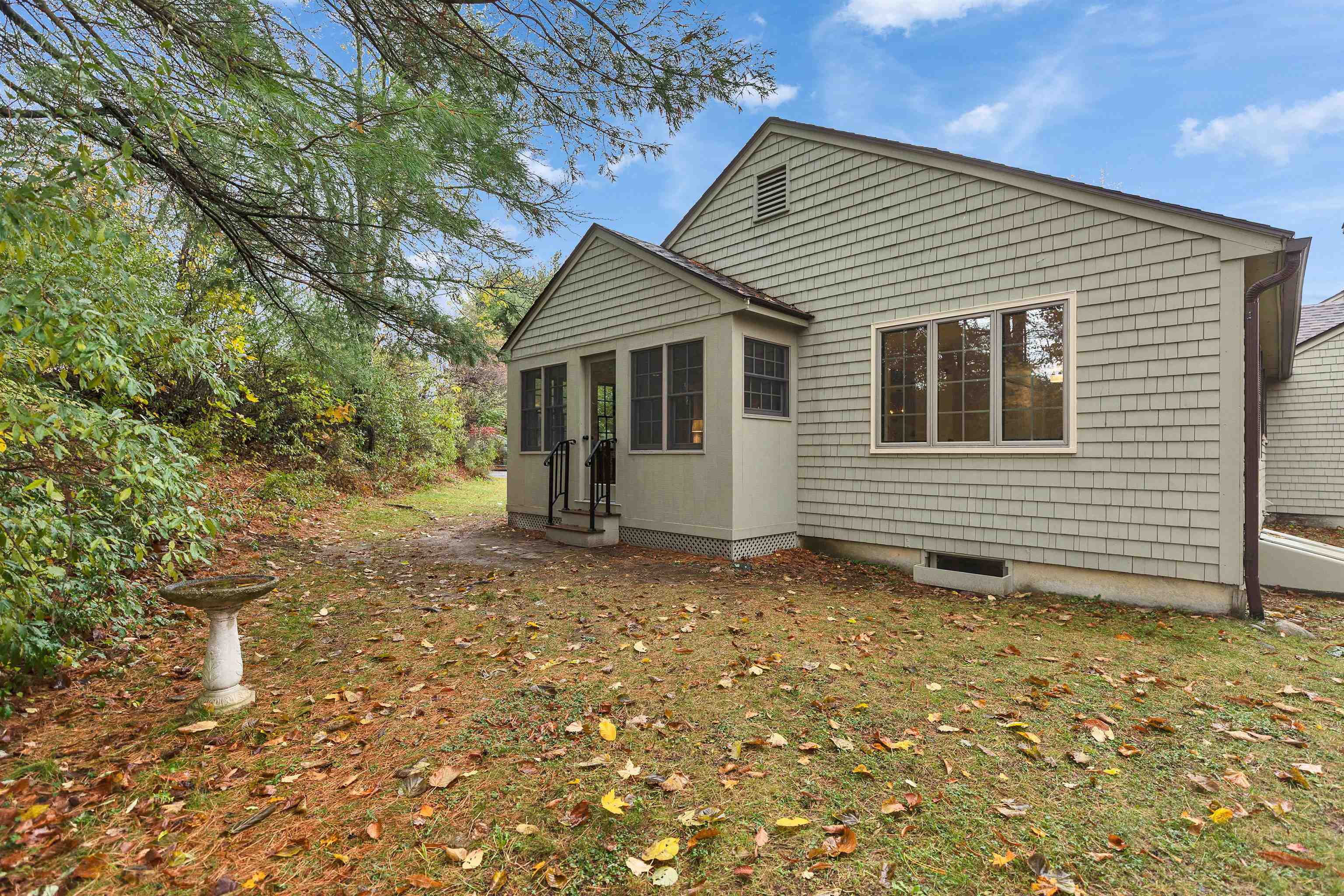 1 Colonial Square Unit: 1