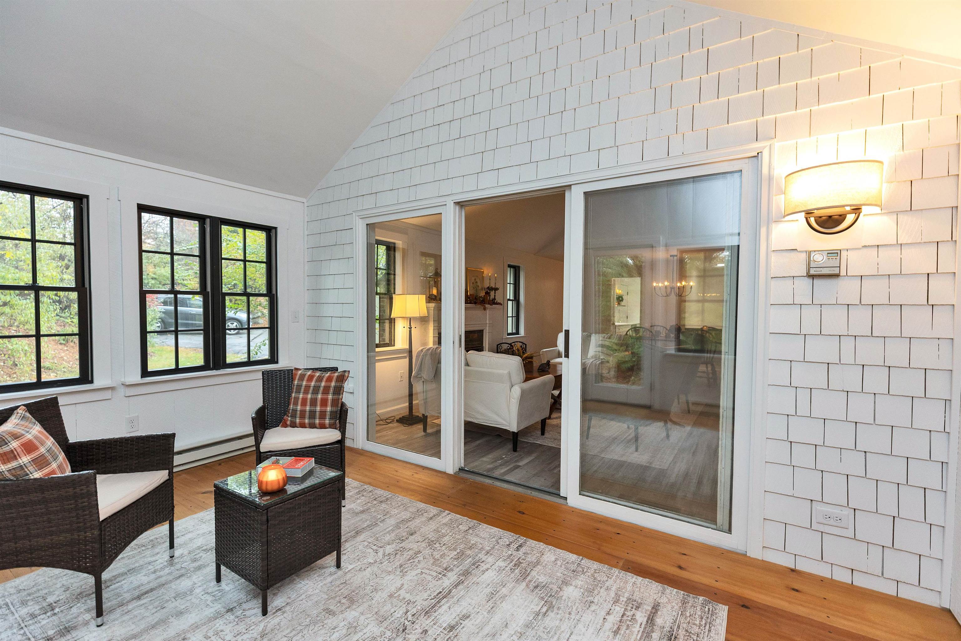 1 Colonial Square Unit: 1