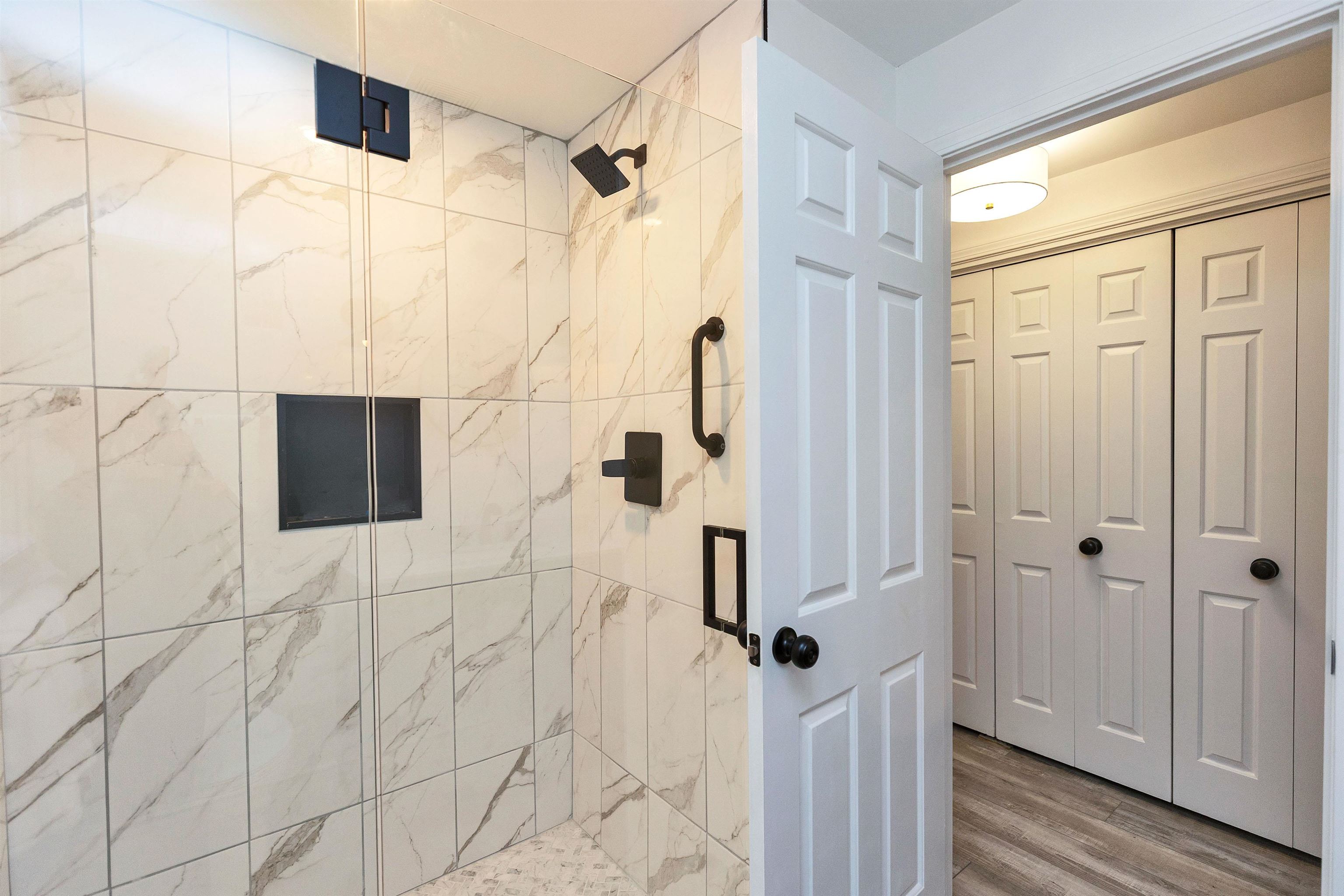 1 Colonial Square Unit: 1
