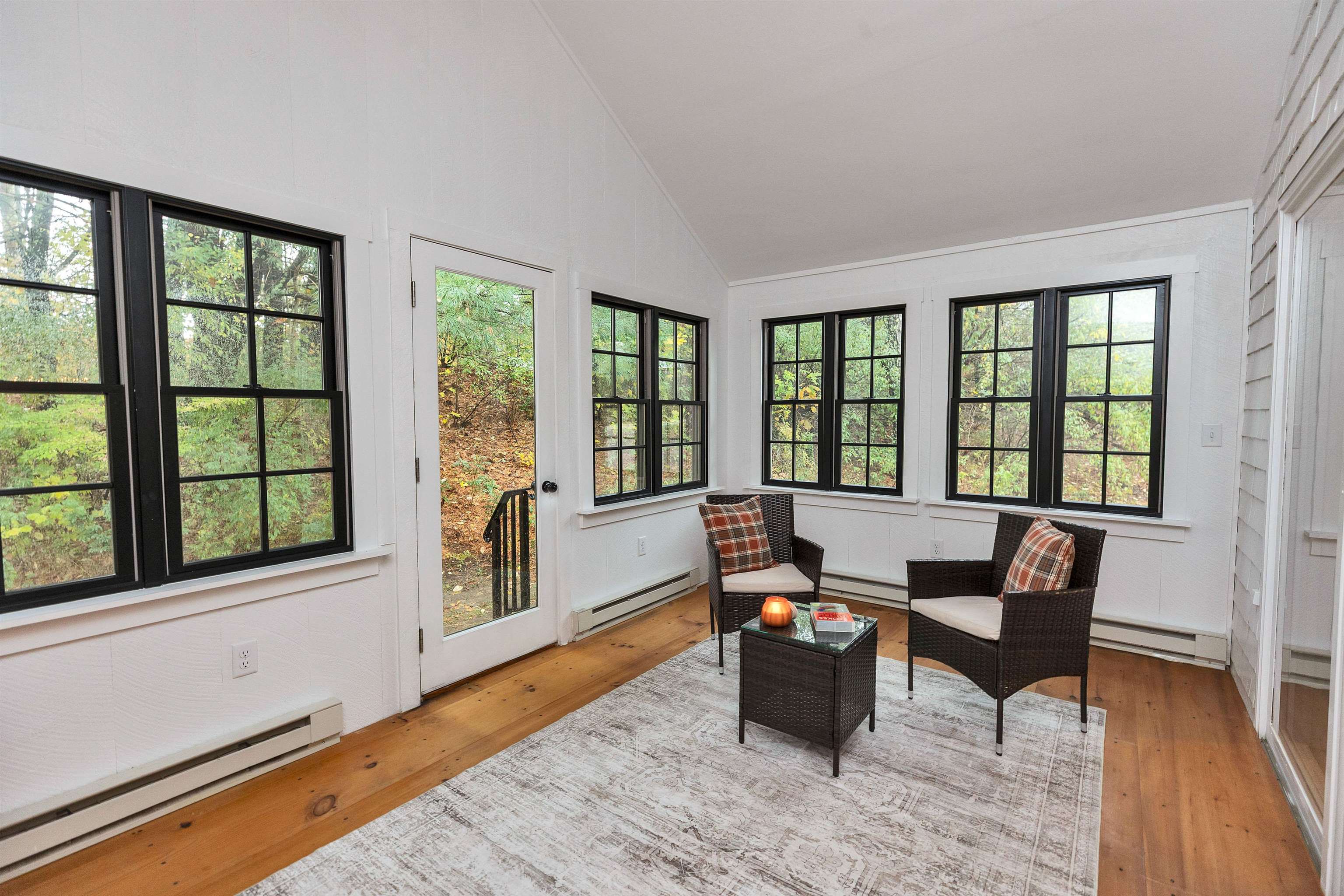 1 Colonial Square Unit: 1