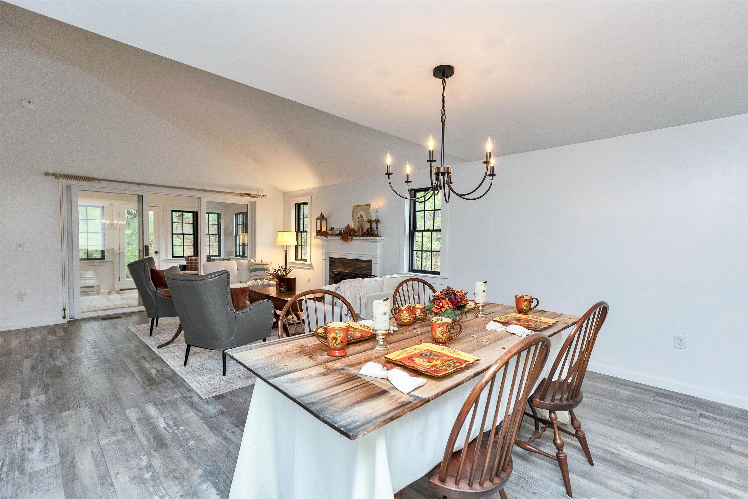 1 Colonial Square Unit: 1