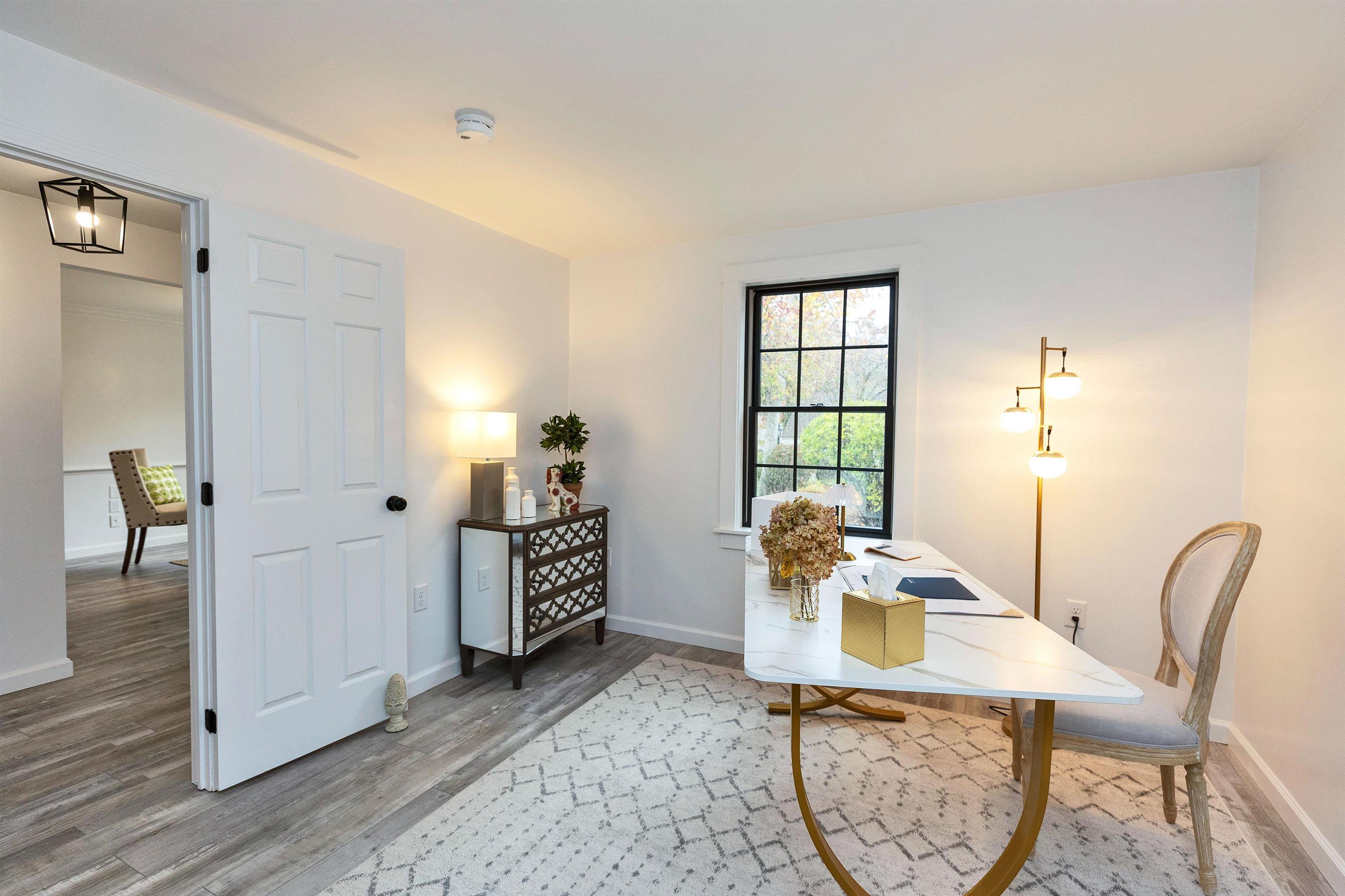 1 Colonial Square Unit: 1
