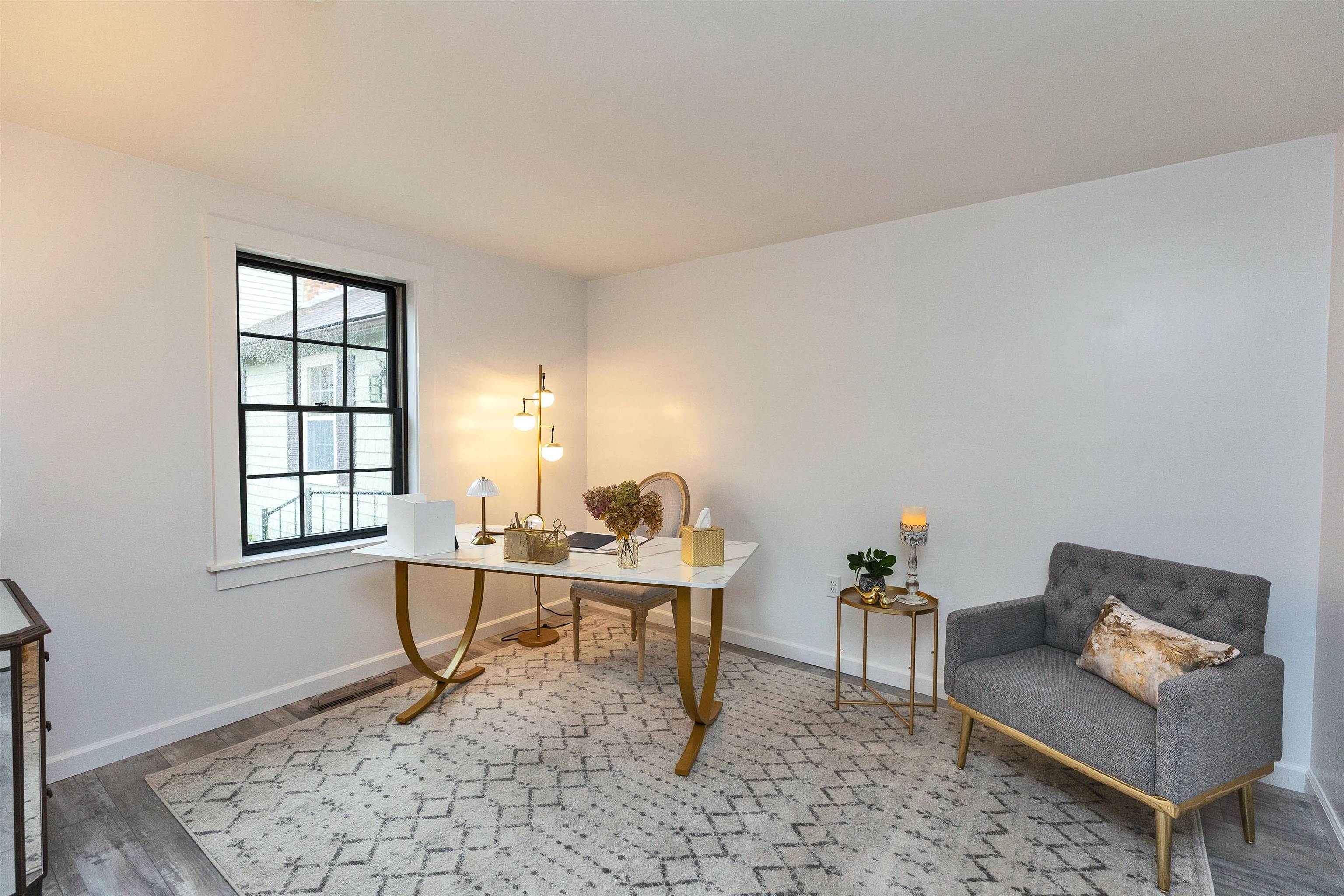 1 Colonial Square Unit: 1