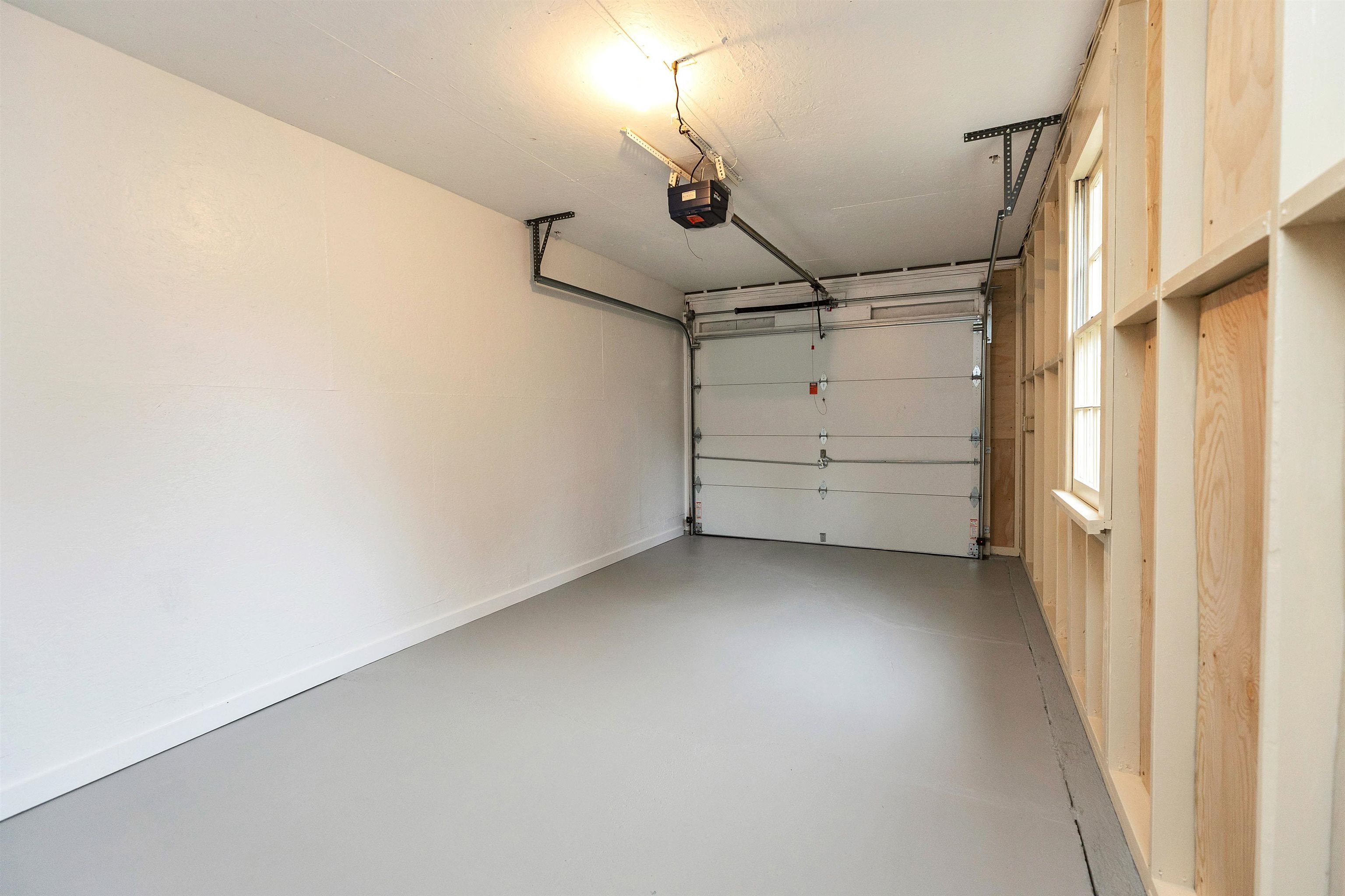 1 Colonial Square Unit: 1