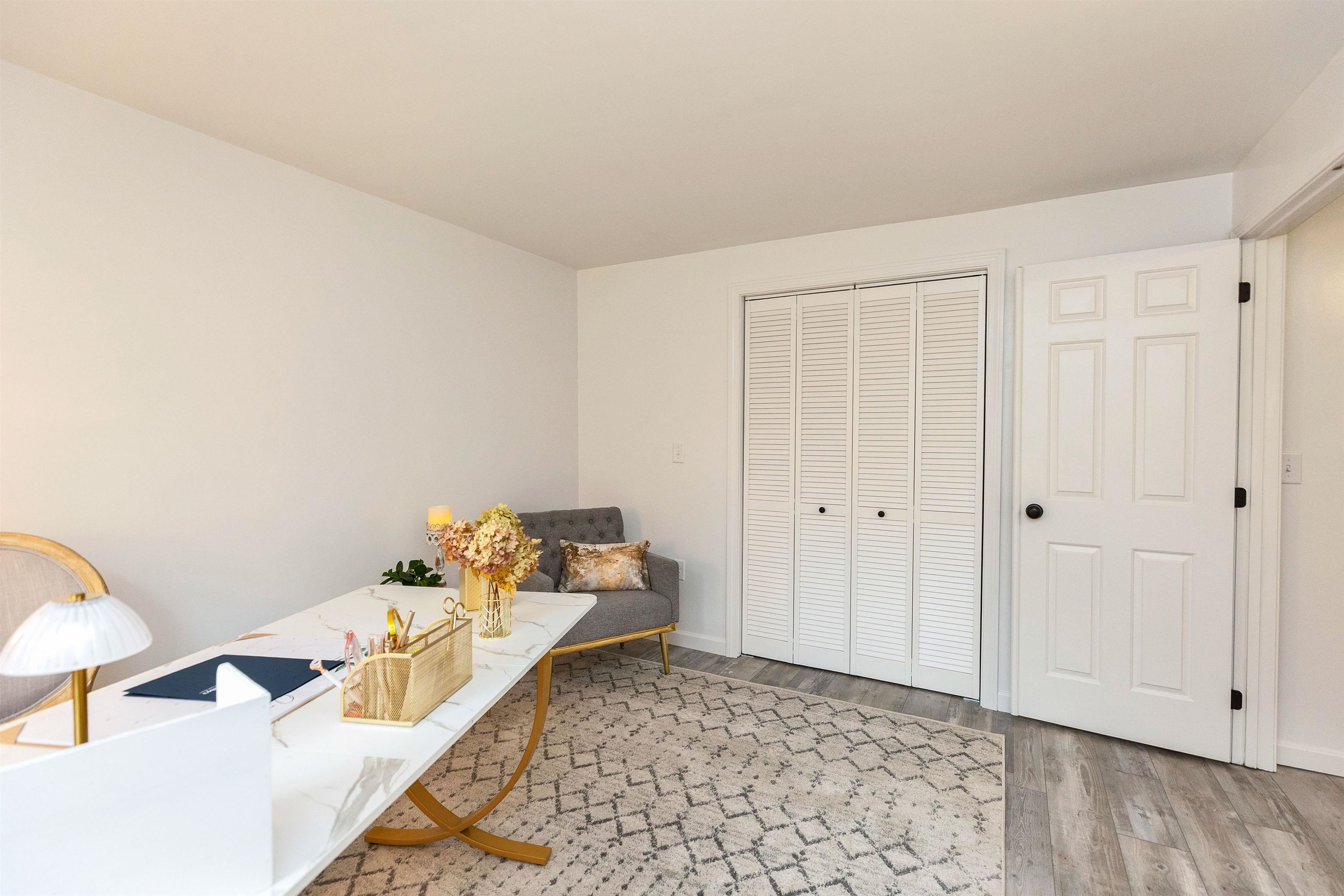 1 Colonial Square Unit: 1