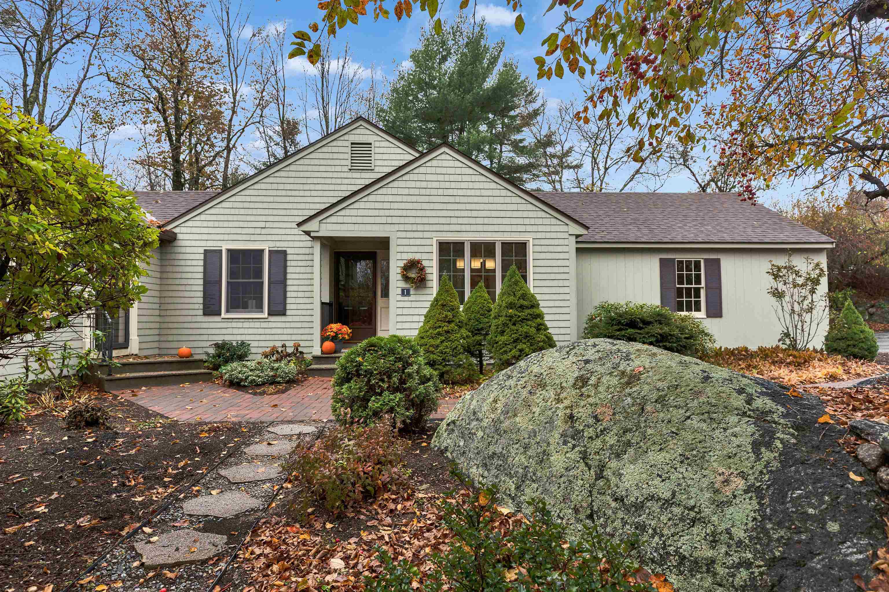 1 Colonial Square Unit: 1