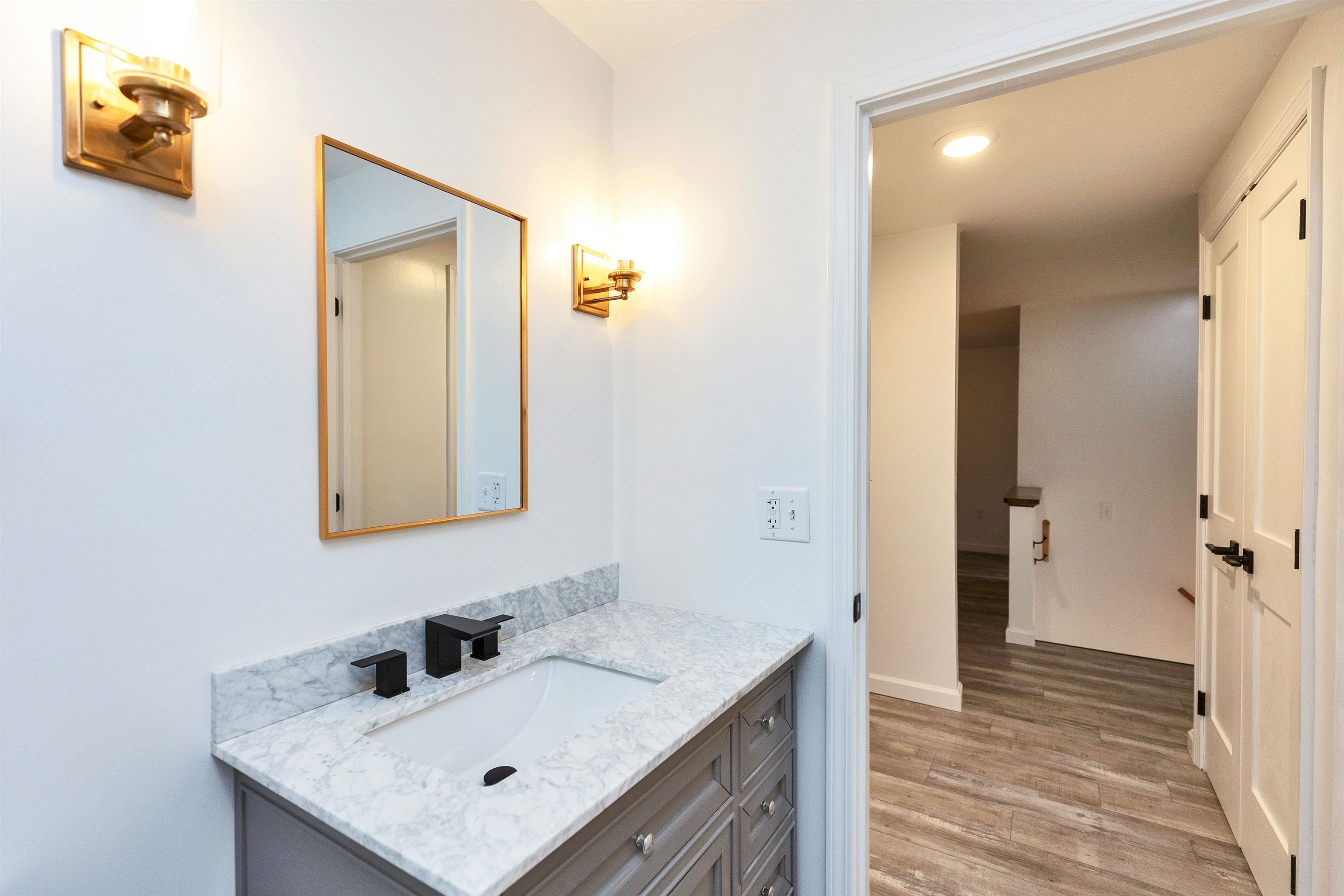 1 Colonial Square Unit: 1