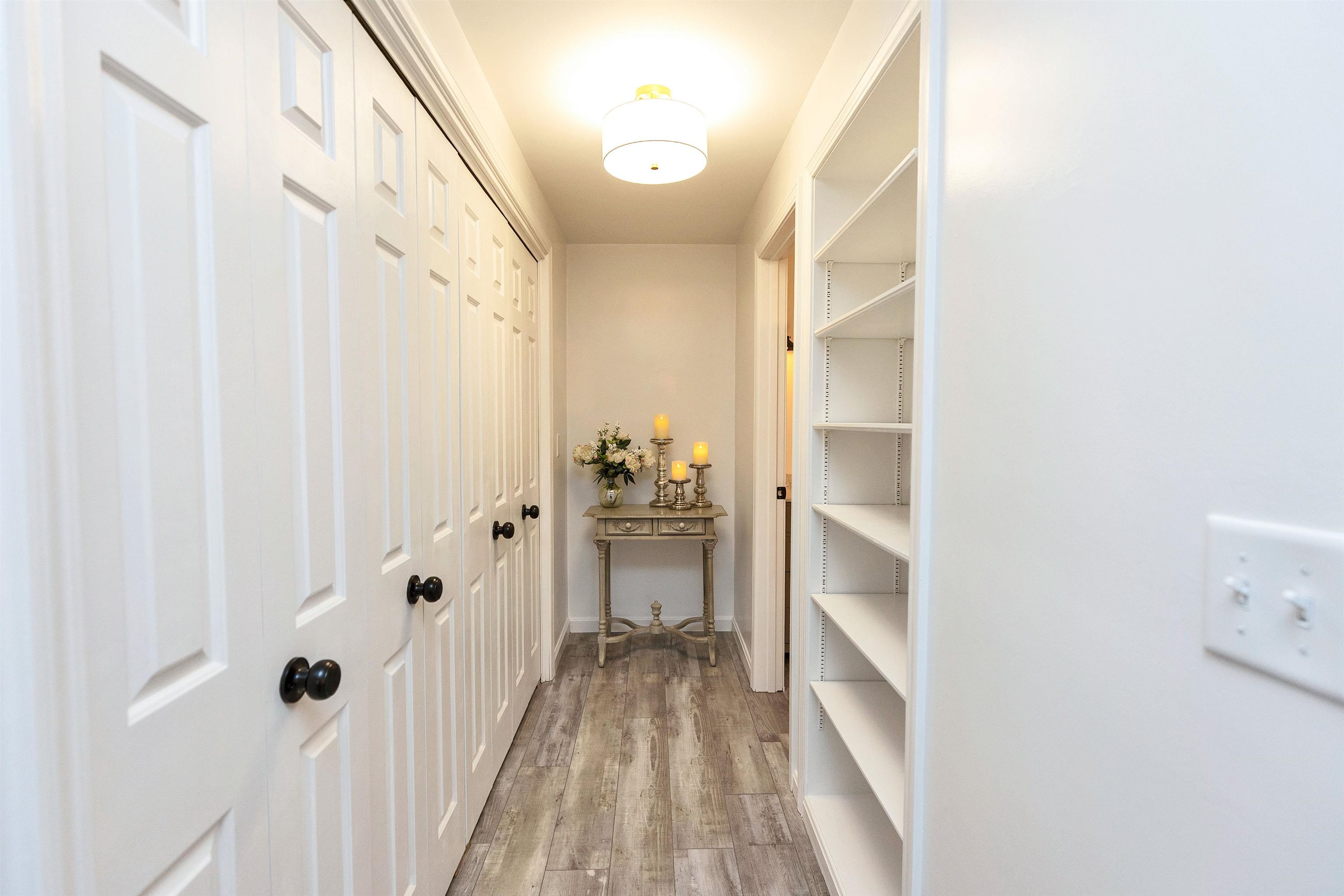1 Colonial Square Unit: 1