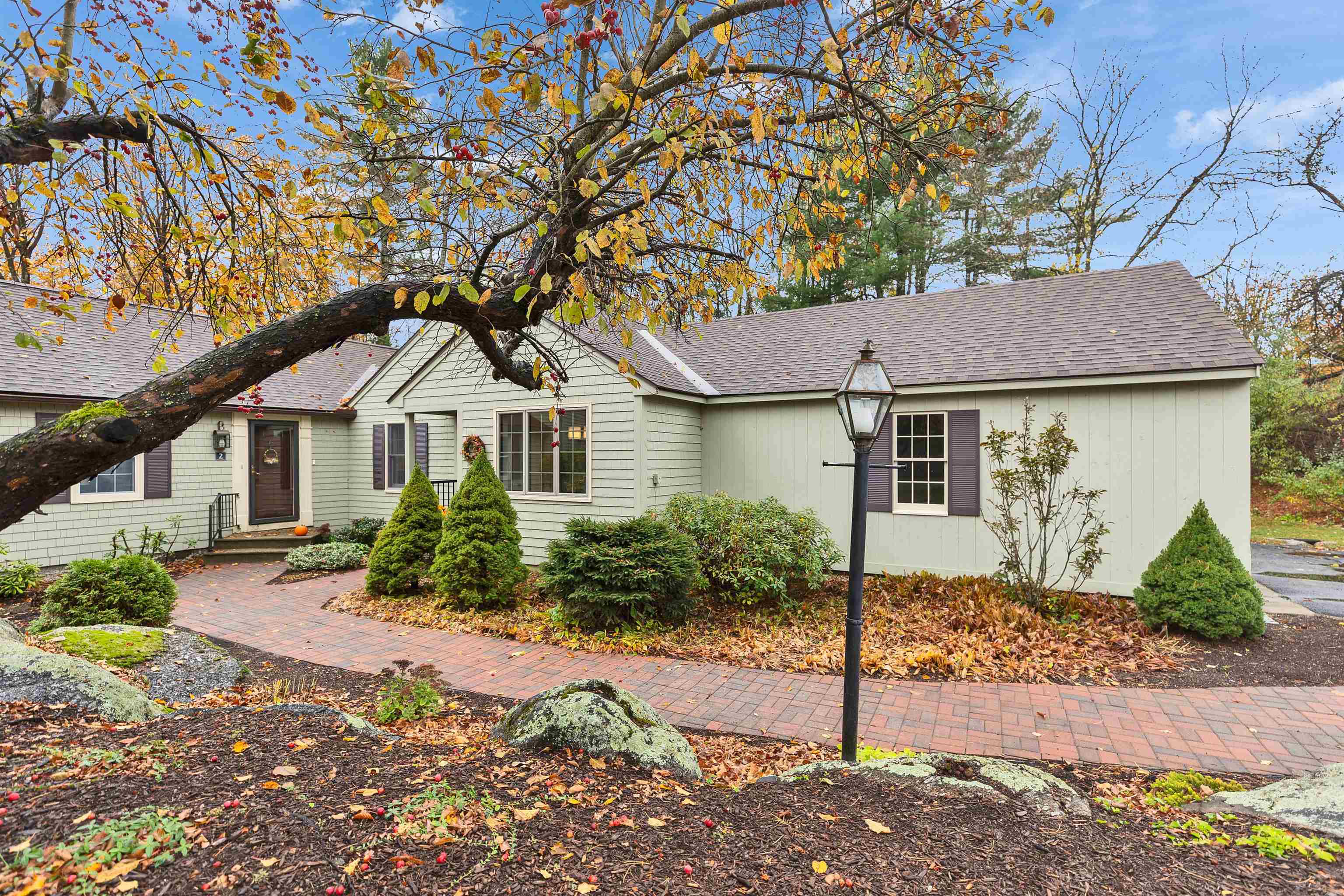 1 Colonial Square Unit: 1