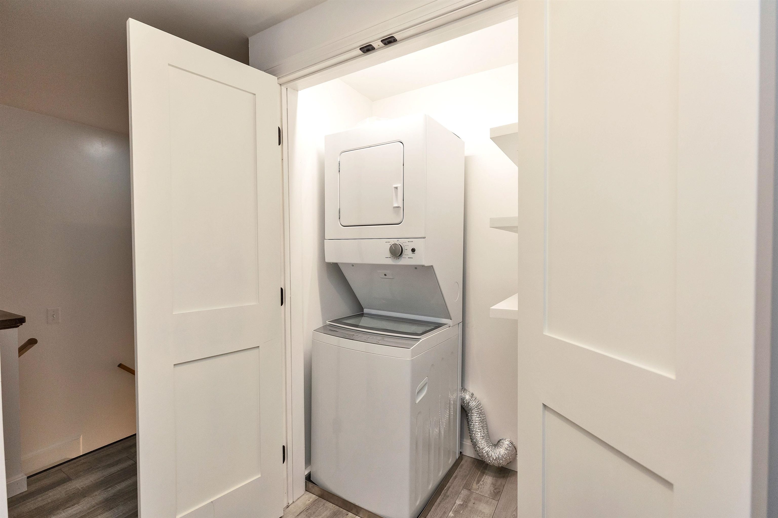 1 Colonial Square Unit: 1