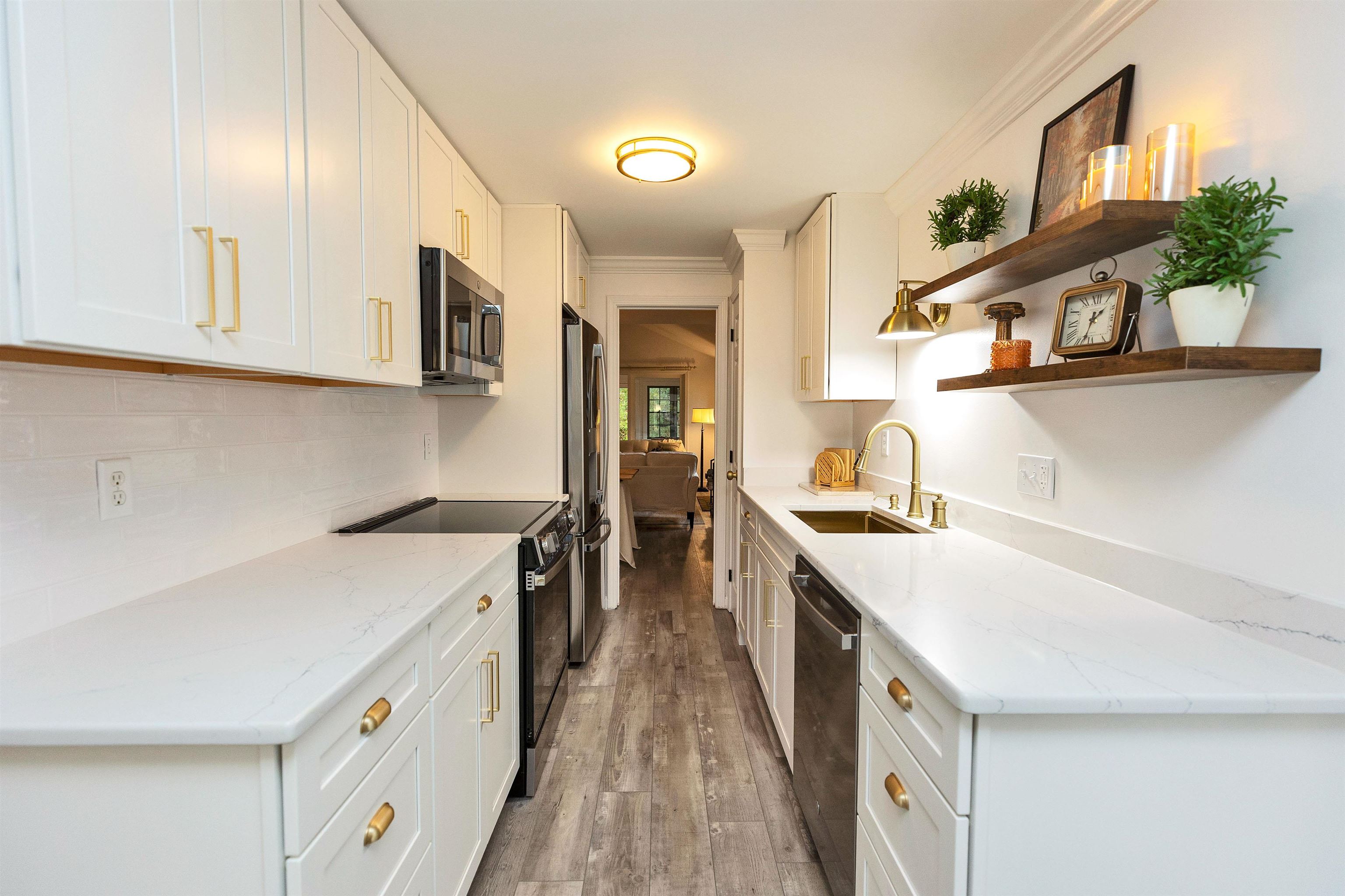1 Colonial Square Unit: 1