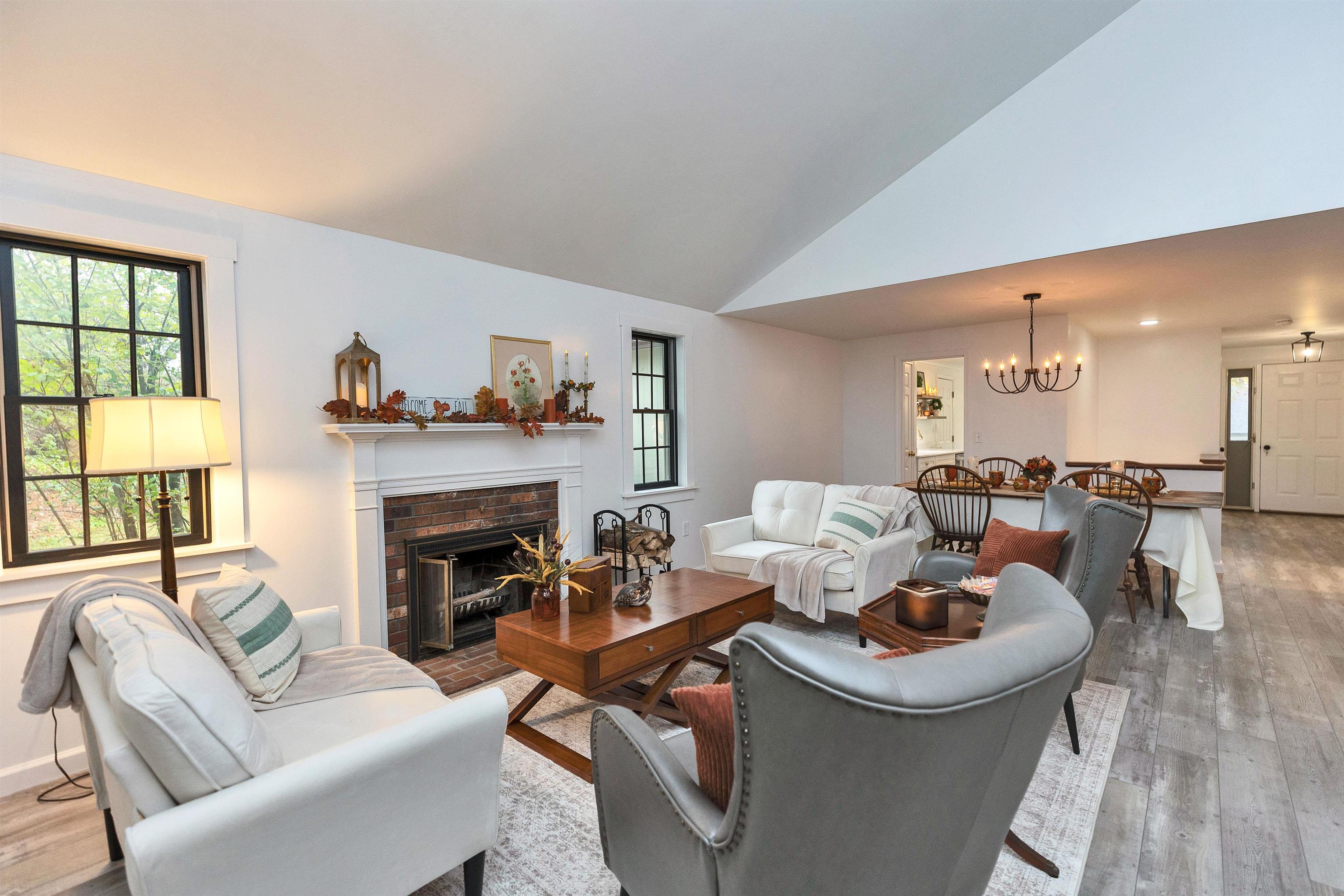 1 Colonial Square Unit: 1