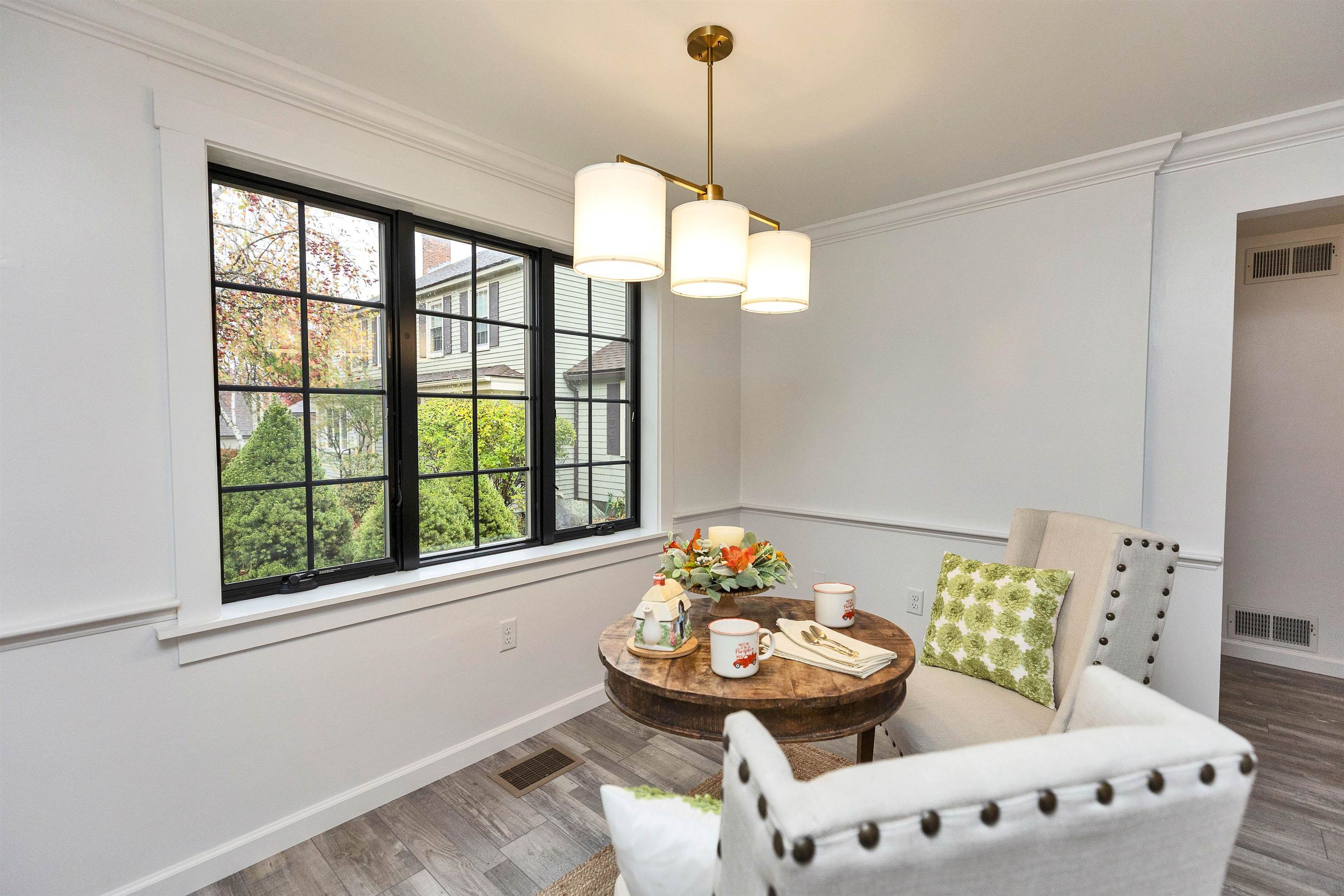 1 Colonial Square Unit: 1