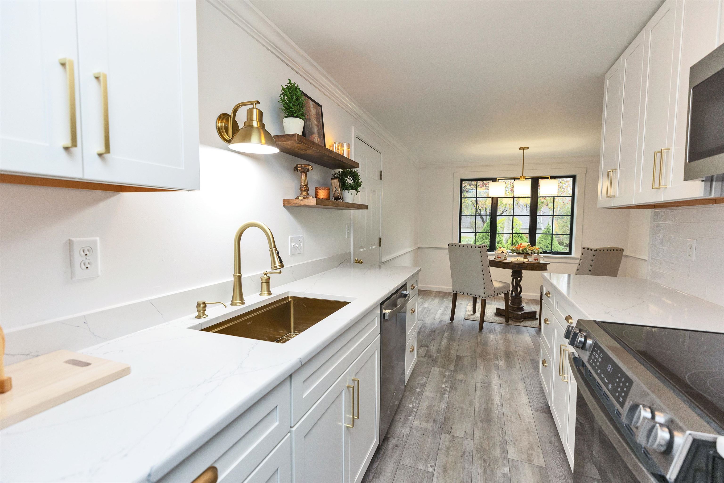 1 Colonial Square Unit: 1
