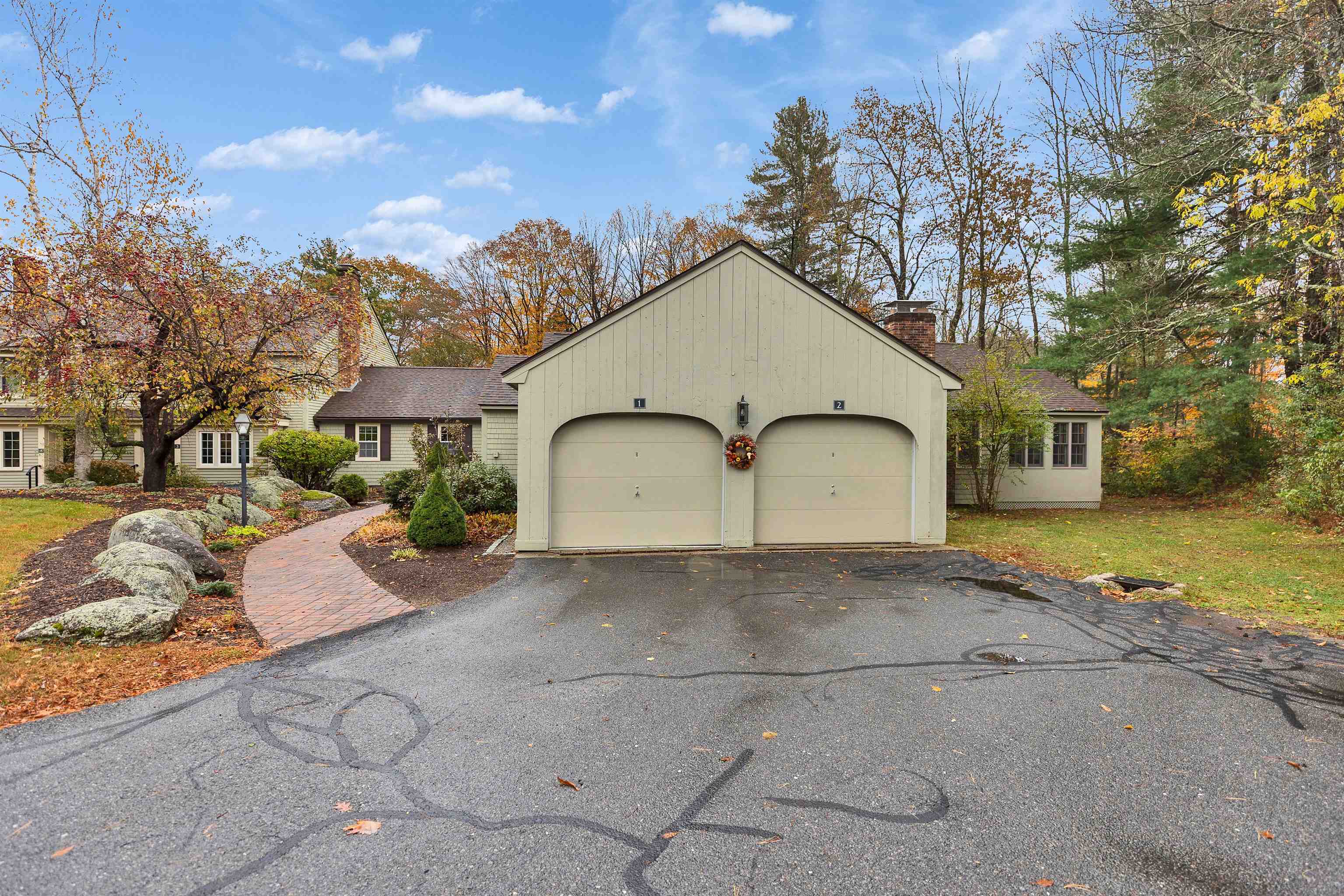 1 Colonial Square Unit: 1