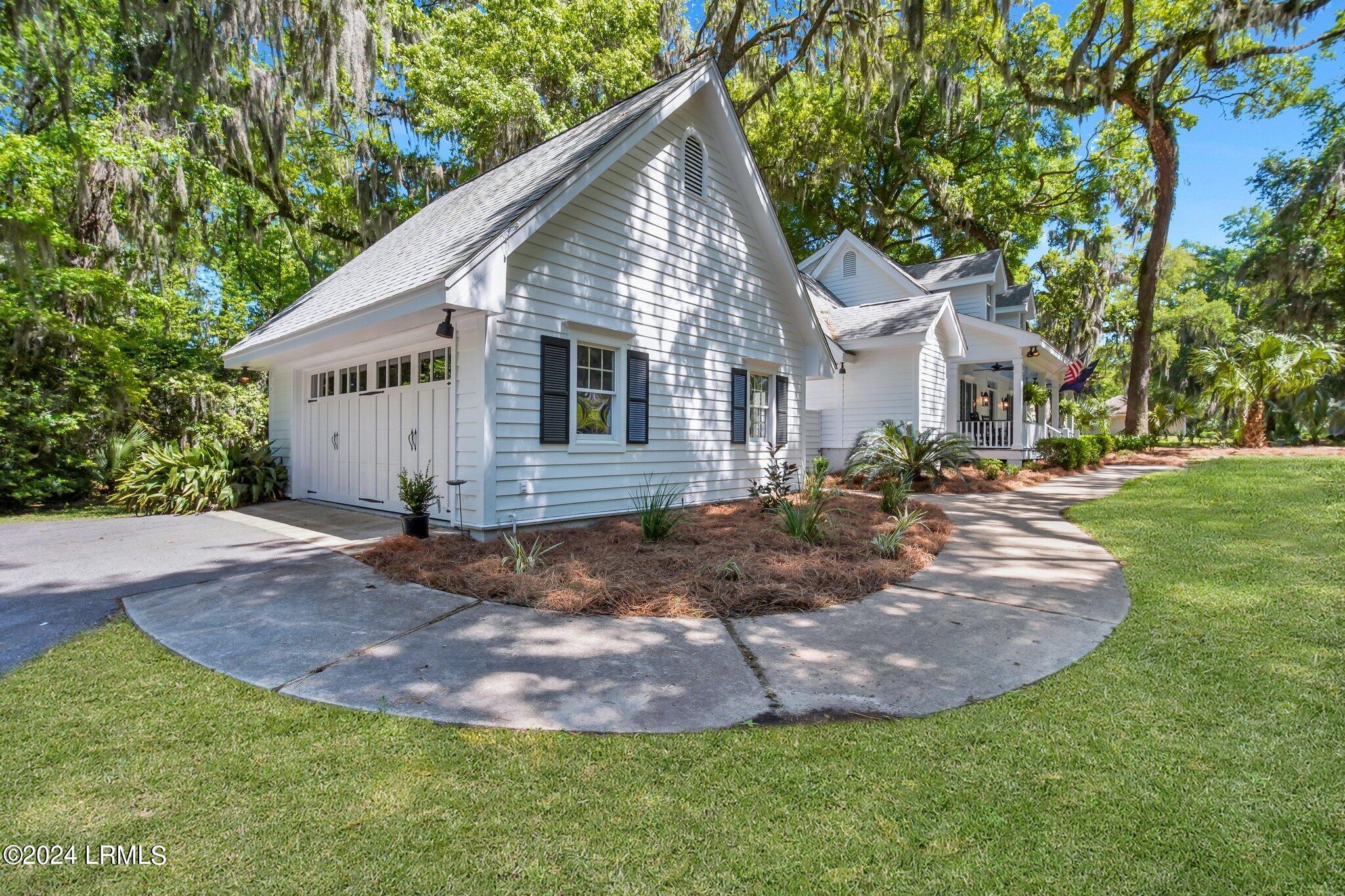 402 Island Circle E, St. Helena Island