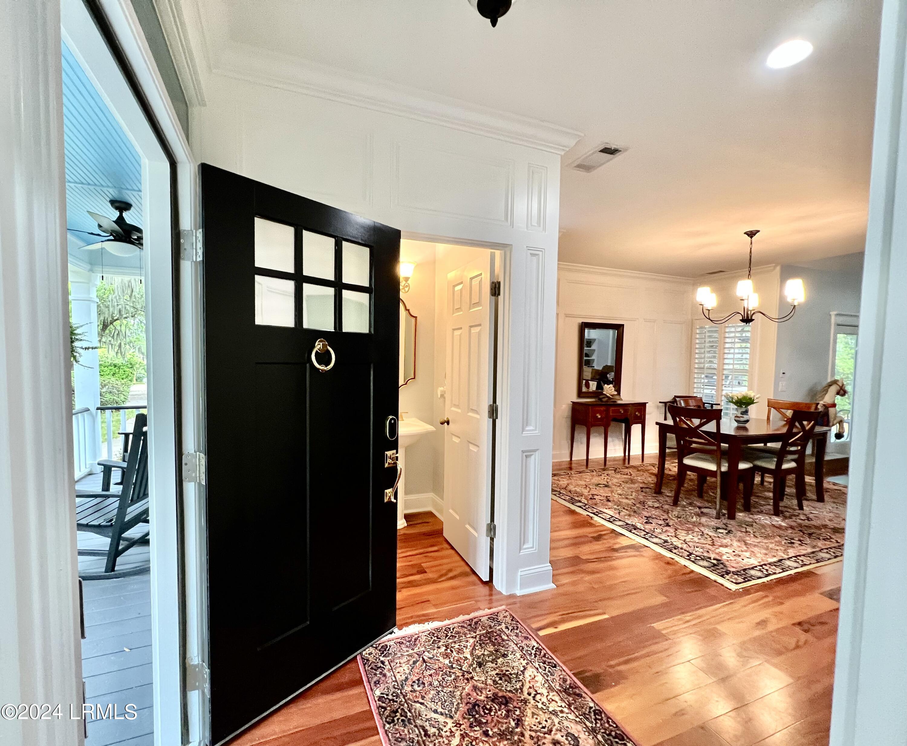 402 Island Circle E, St. Helena Island