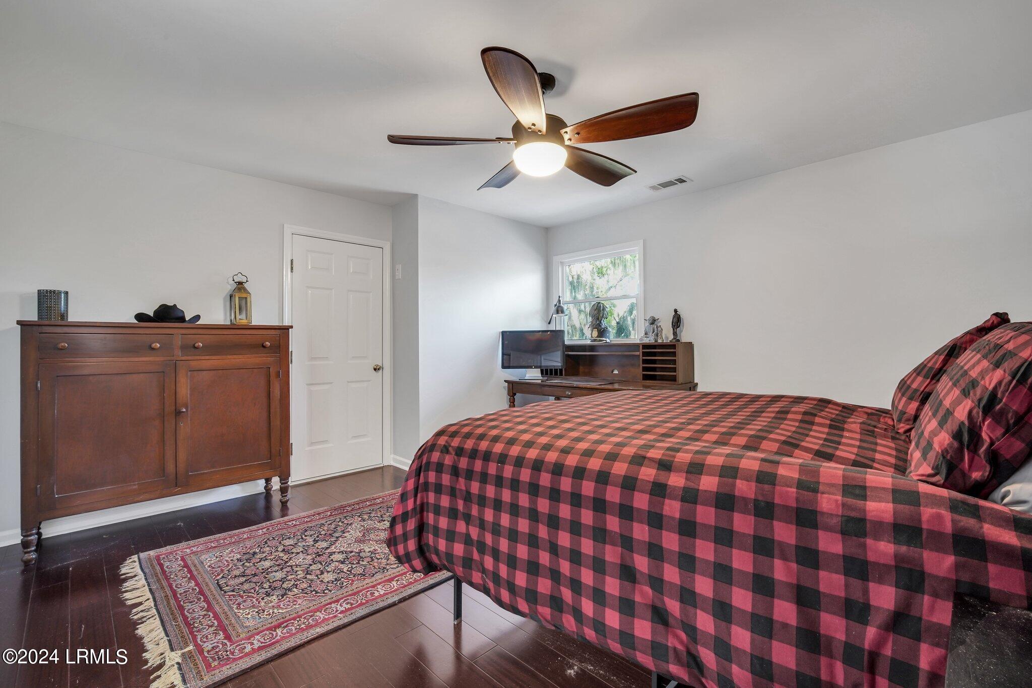 402 Island Circle E, St. Helena Island