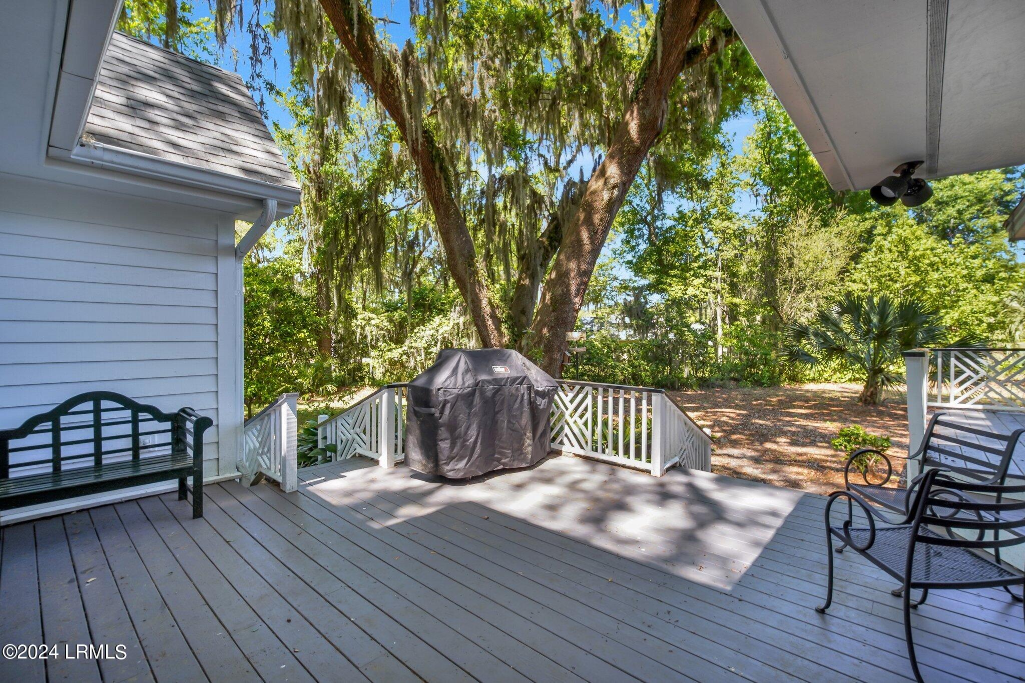 402 Island Circle E, St. Helena Island