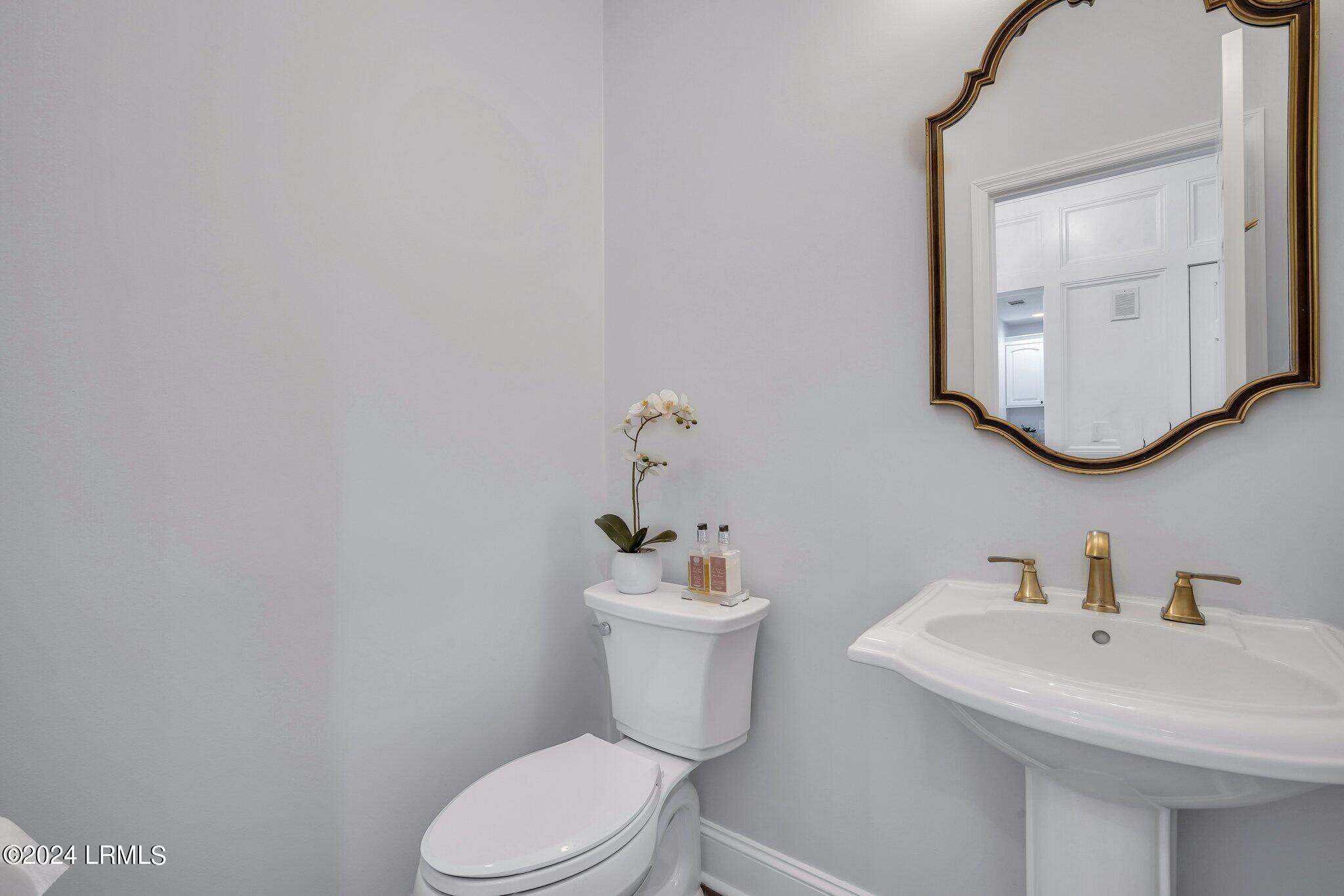 402 Island Circle E, St. Helena Island